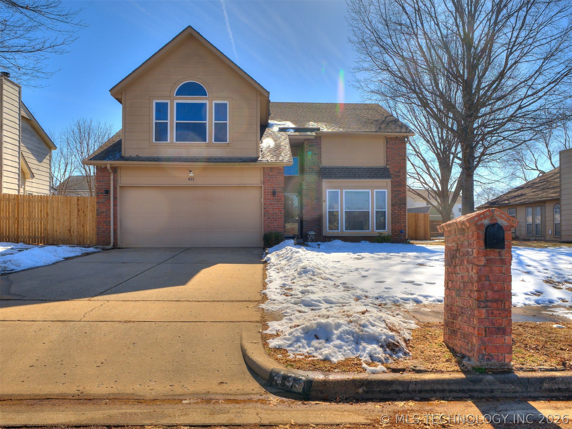 433 W Quanah Street N Property Photo 2