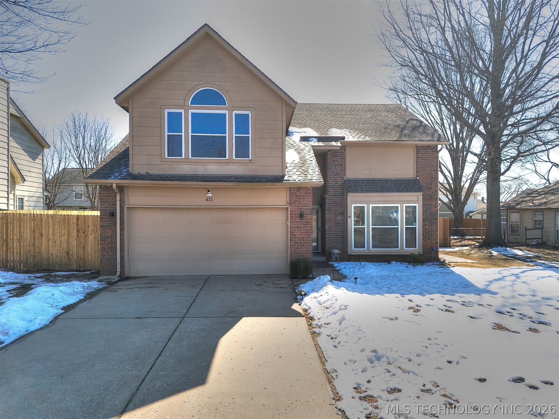 433 W Quanah Street N Property Photo 3