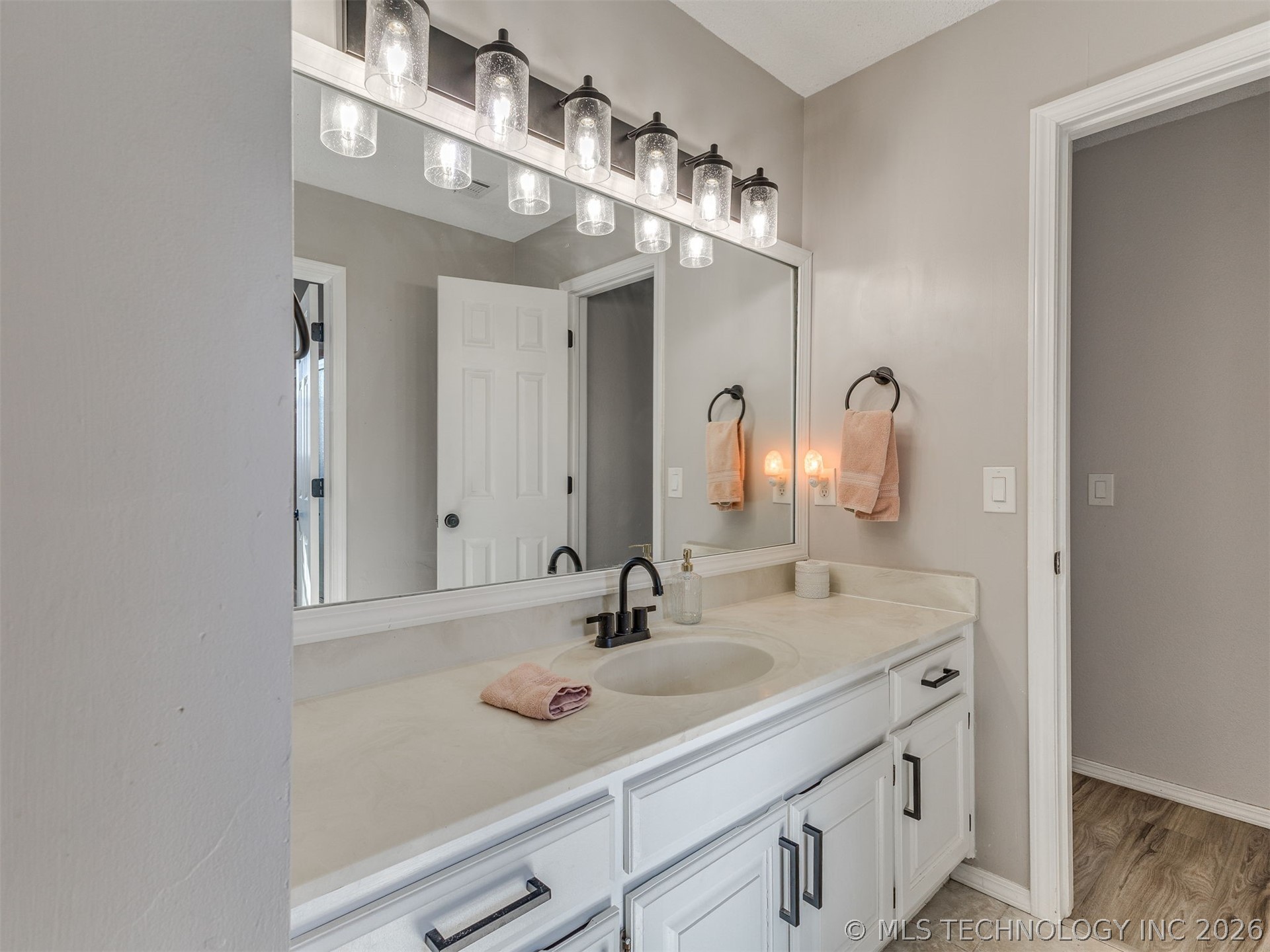 433 W Quanah Street N Property Photo 33