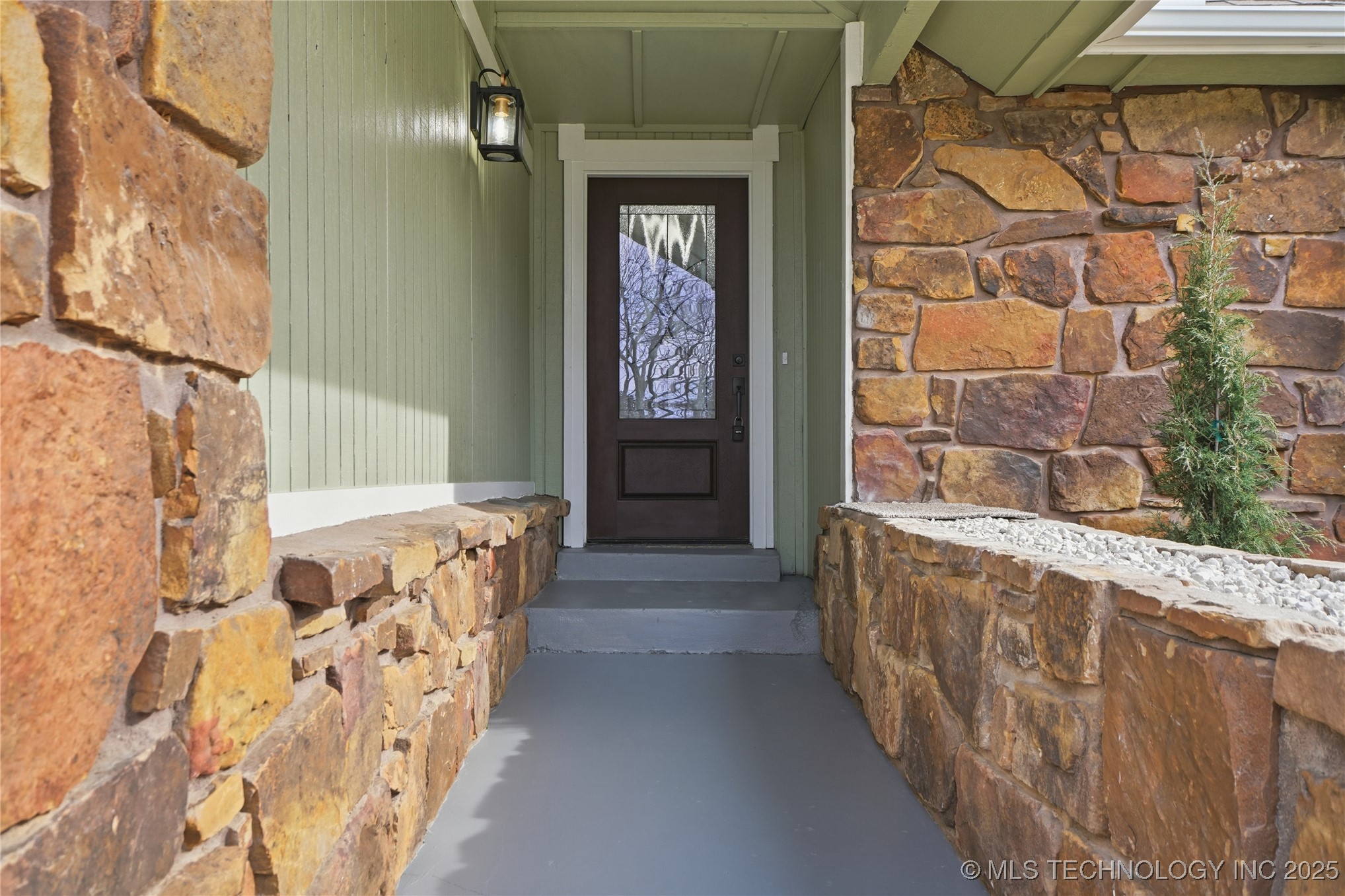 6933 N Martin Ridge Road Property Photo 2