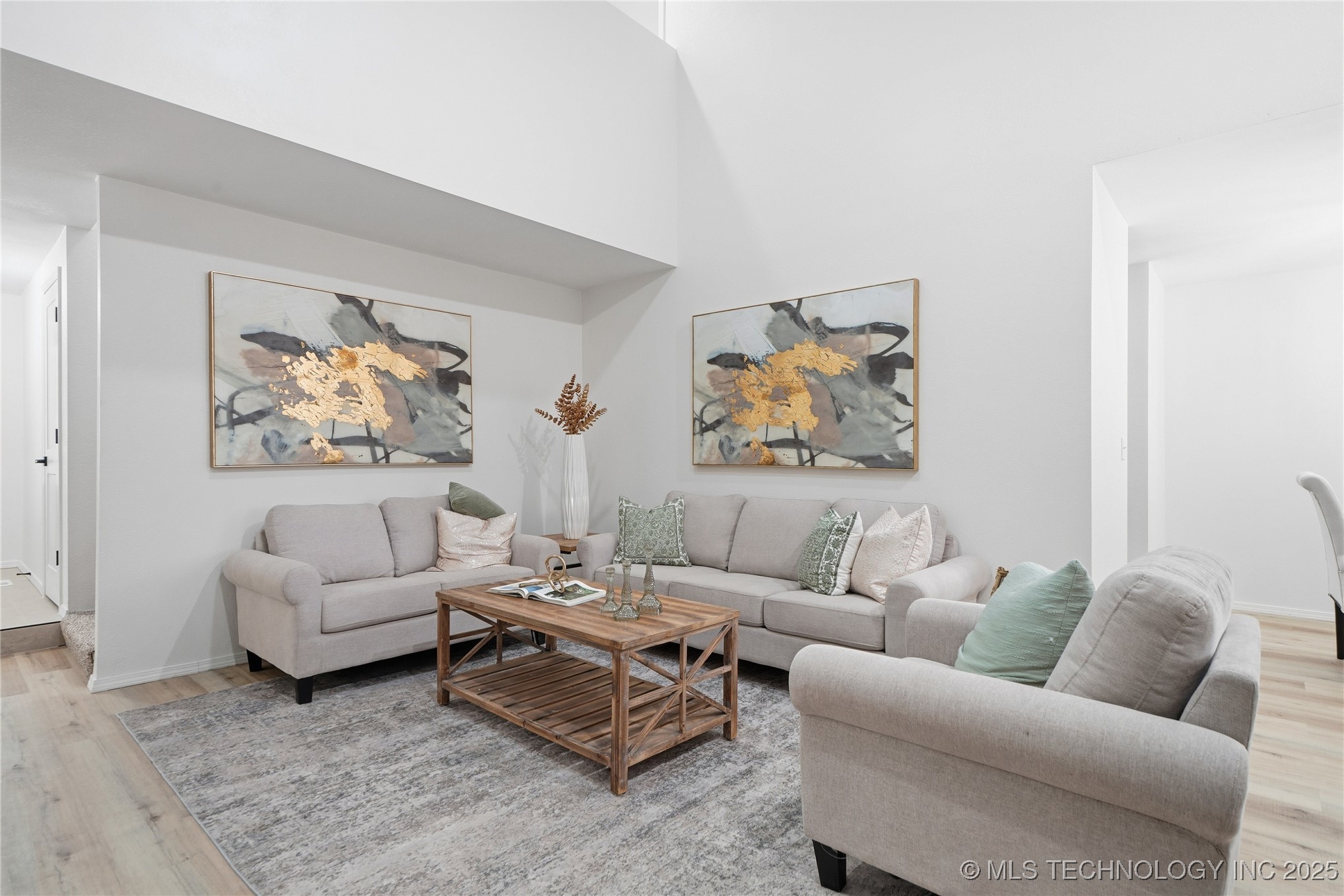 6933 N Martin Ridge Road Property Photo 8