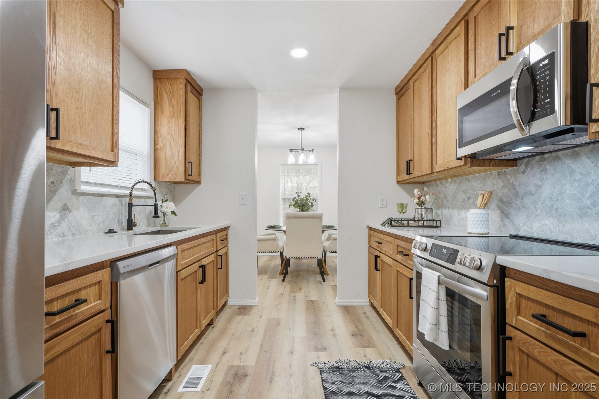 6933 N Martin Ridge Road Property Photo 12