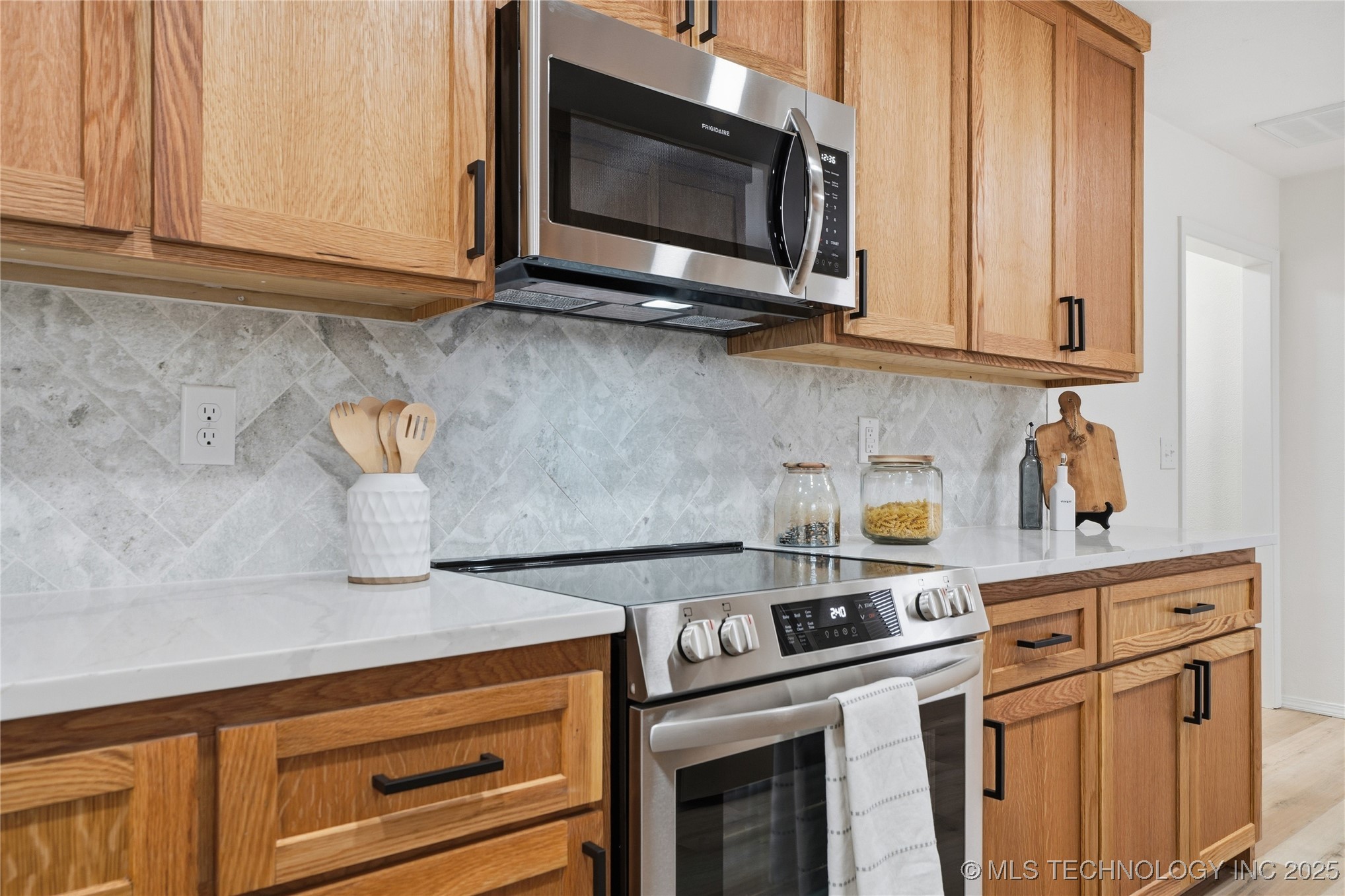 6933 N Martin Ridge Road Property Photo 13