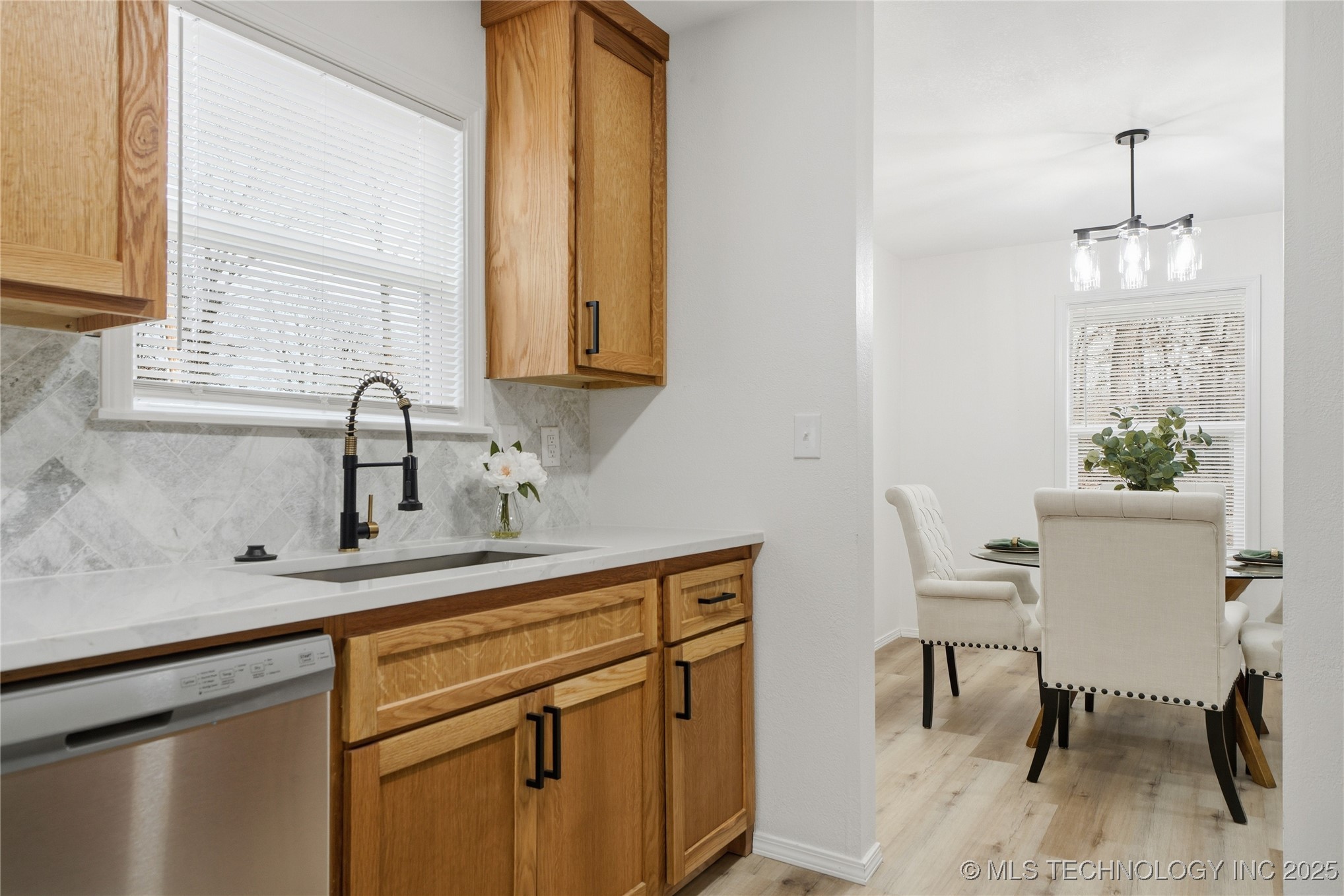 6933 N Martin Ridge Road Property Photo 14