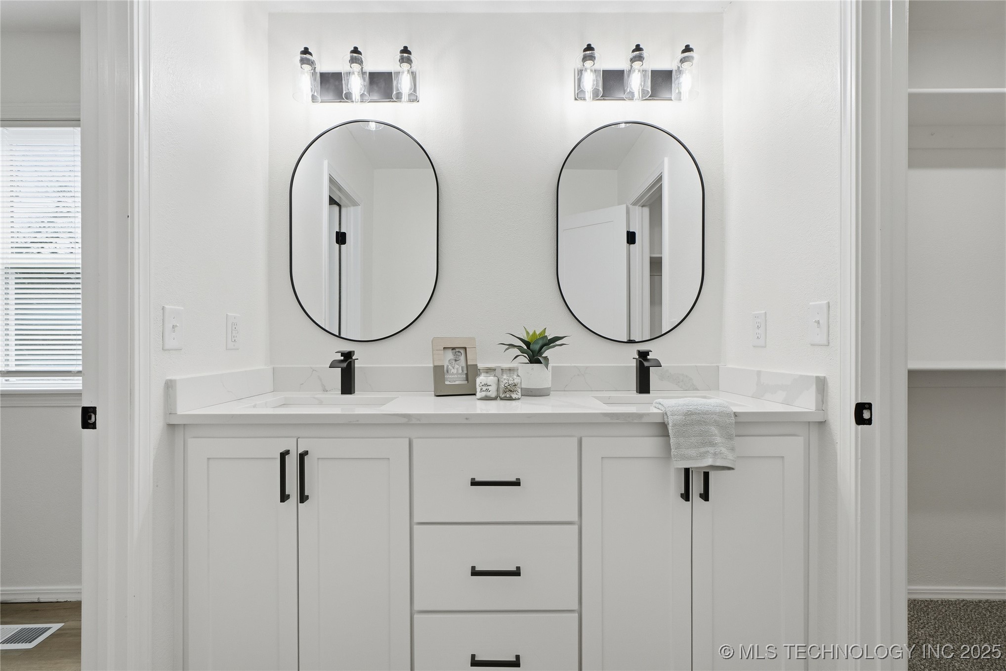 6933 N Martin Ridge Road Property Photo 21