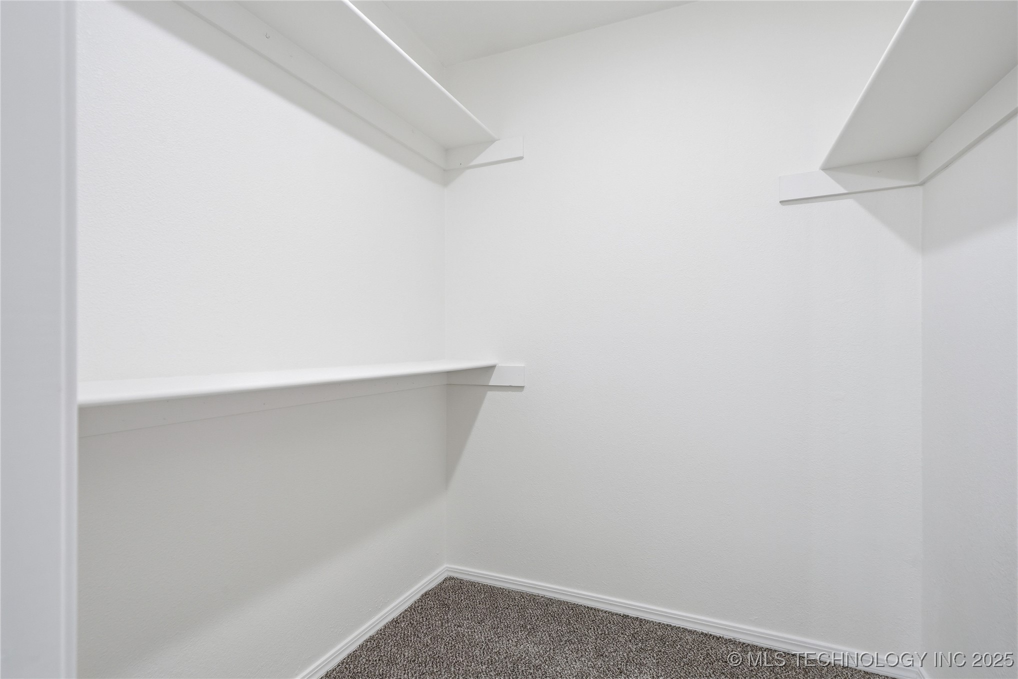 6933 N Martin Ridge Road Property Photo 23