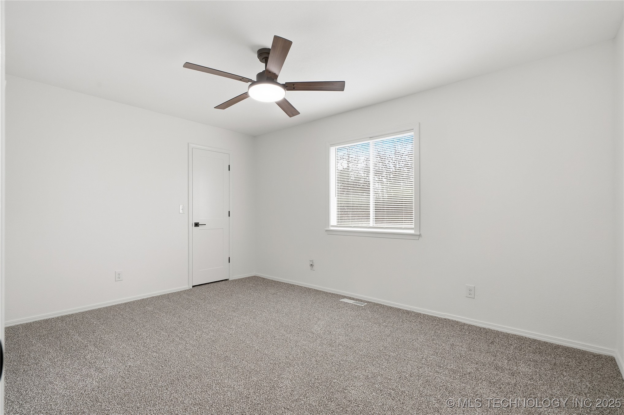 6933 N Martin Ridge Road Property Photo 27