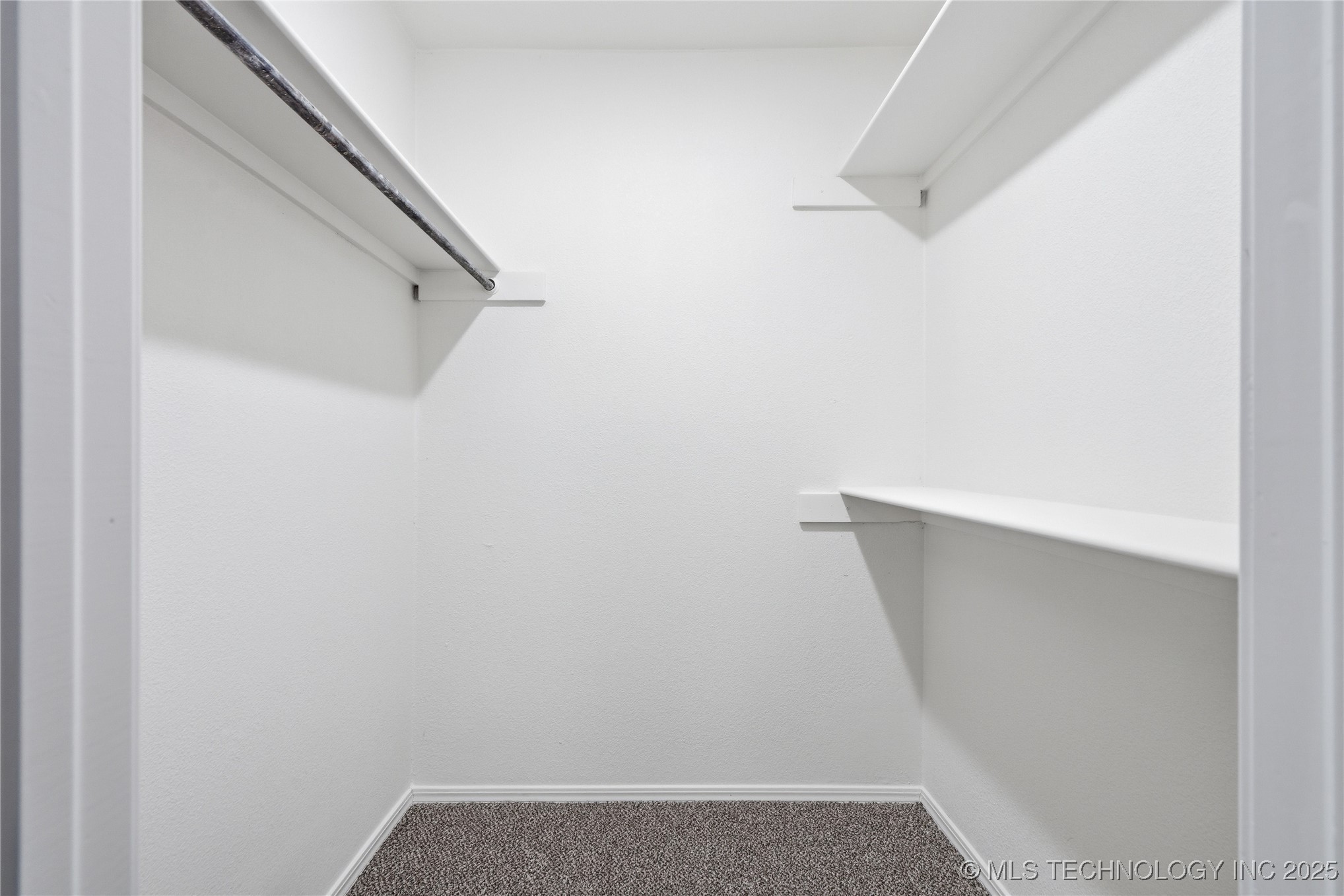 6933 N Martin Ridge Road Property Photo 28