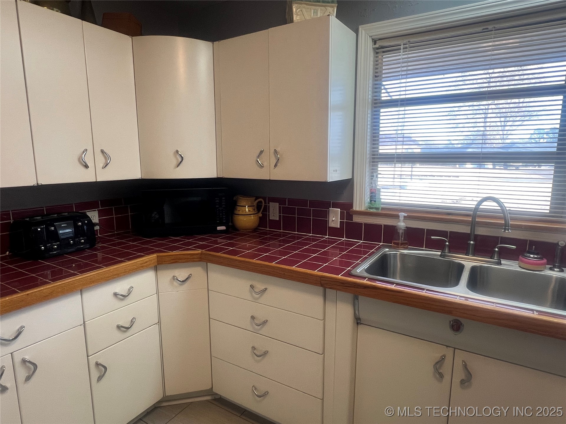 403 N Anthony Property Photo 11