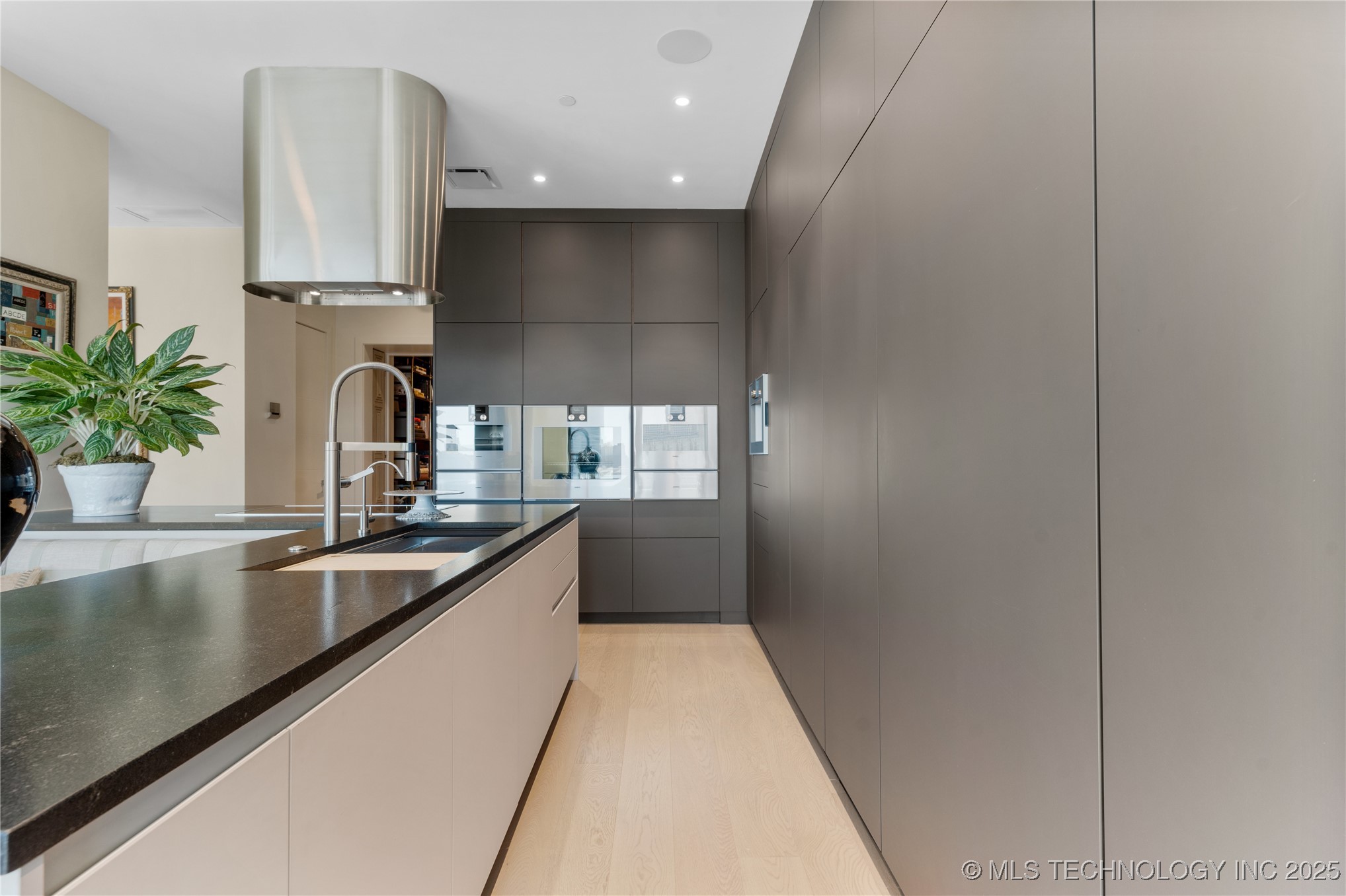 405 N Main Street 7e Property Photo 22