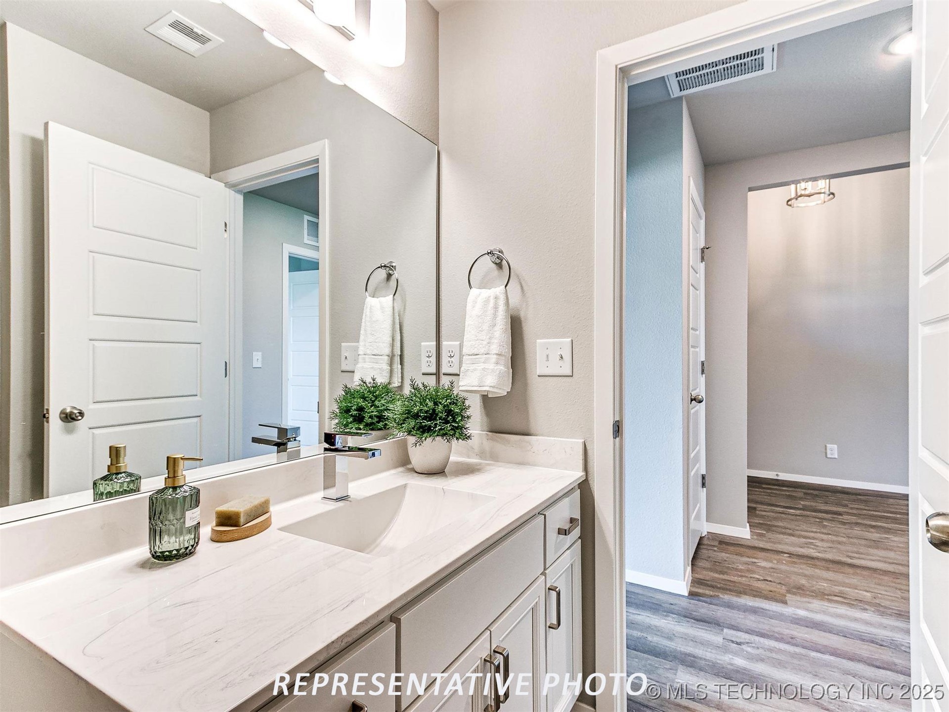 13159 S 72nd East Avenue Property Photo 5