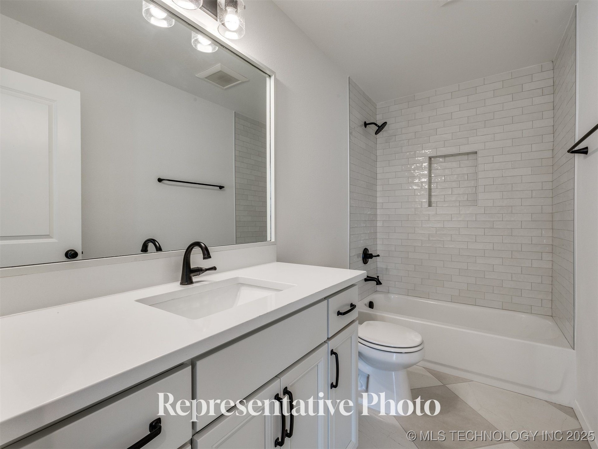 13202 S 72nd East Avenue Property Photo 6