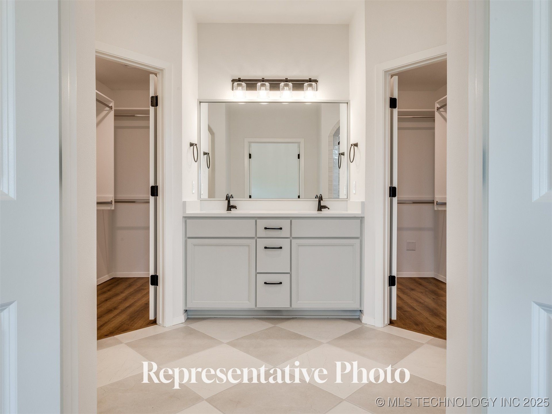 13202 S 72nd East Avenue Property Photo 16