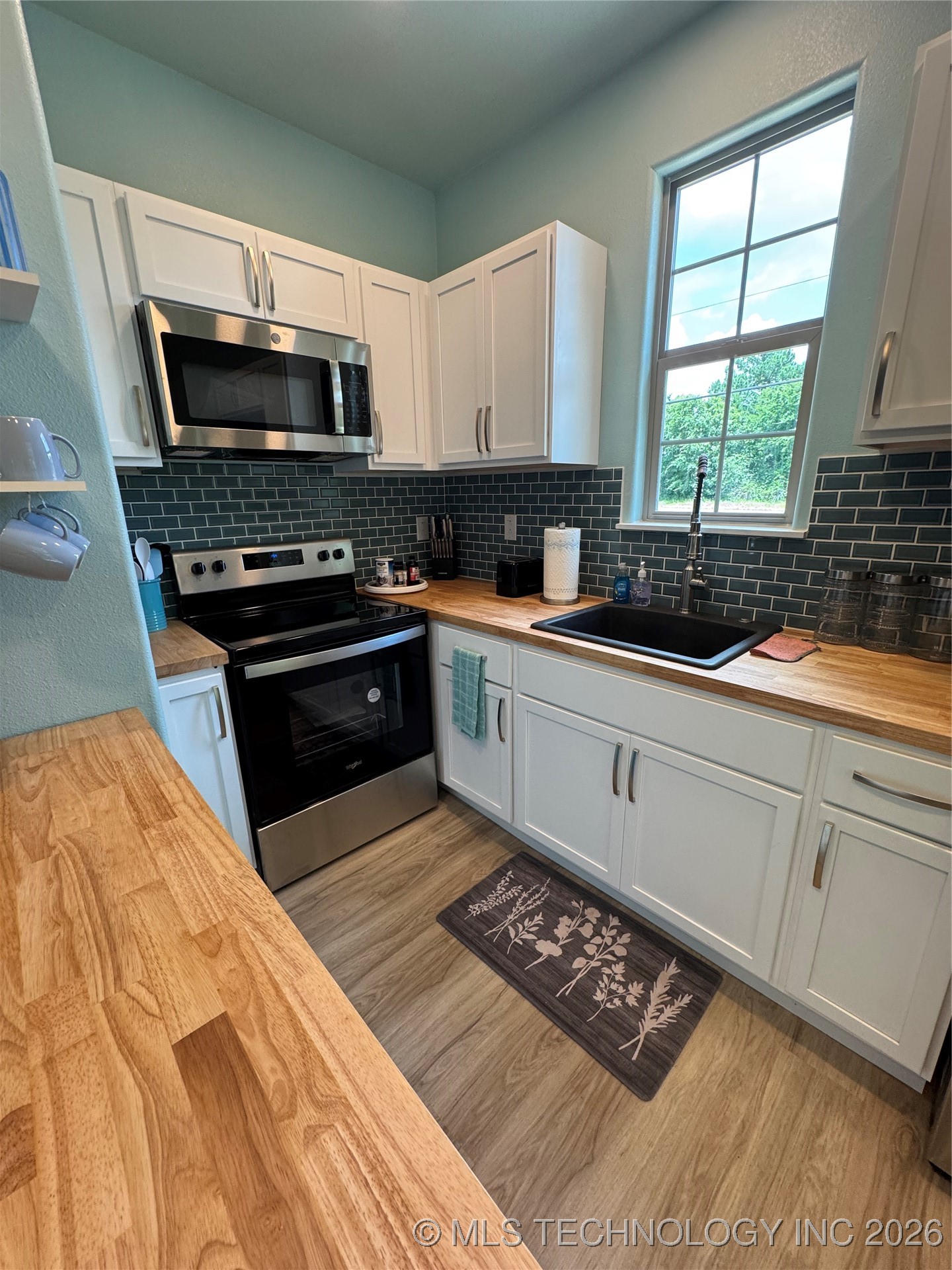 33455 State Highway 82 Property Photo 10