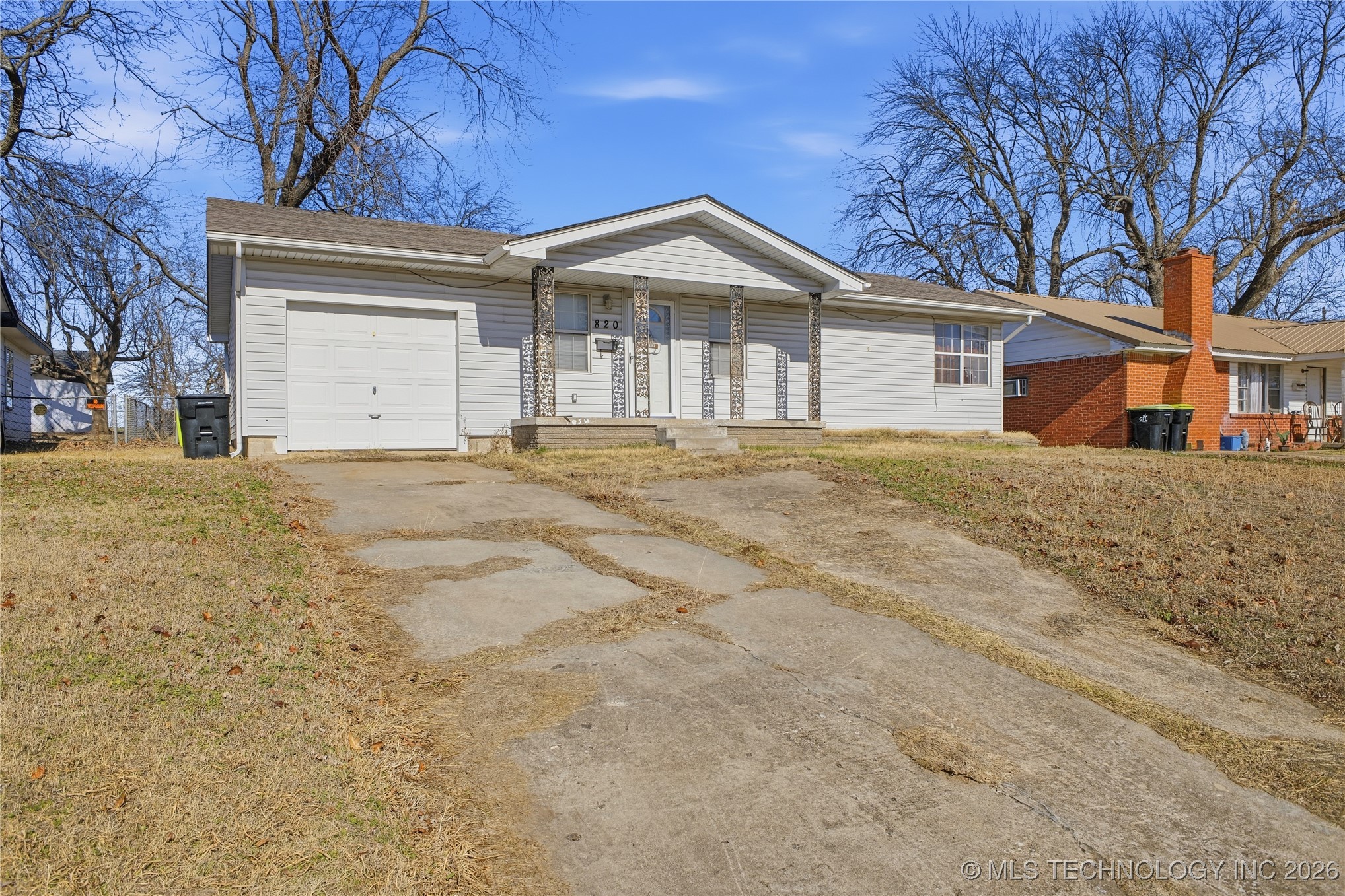 820 Charles Drive Property Photo 1