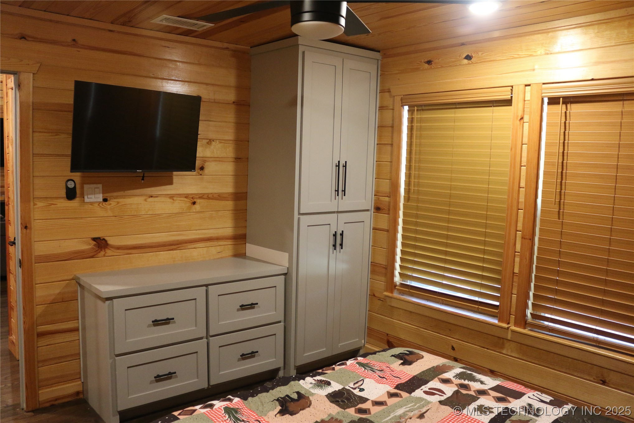 61216 Patterson Lane Property Photo 8