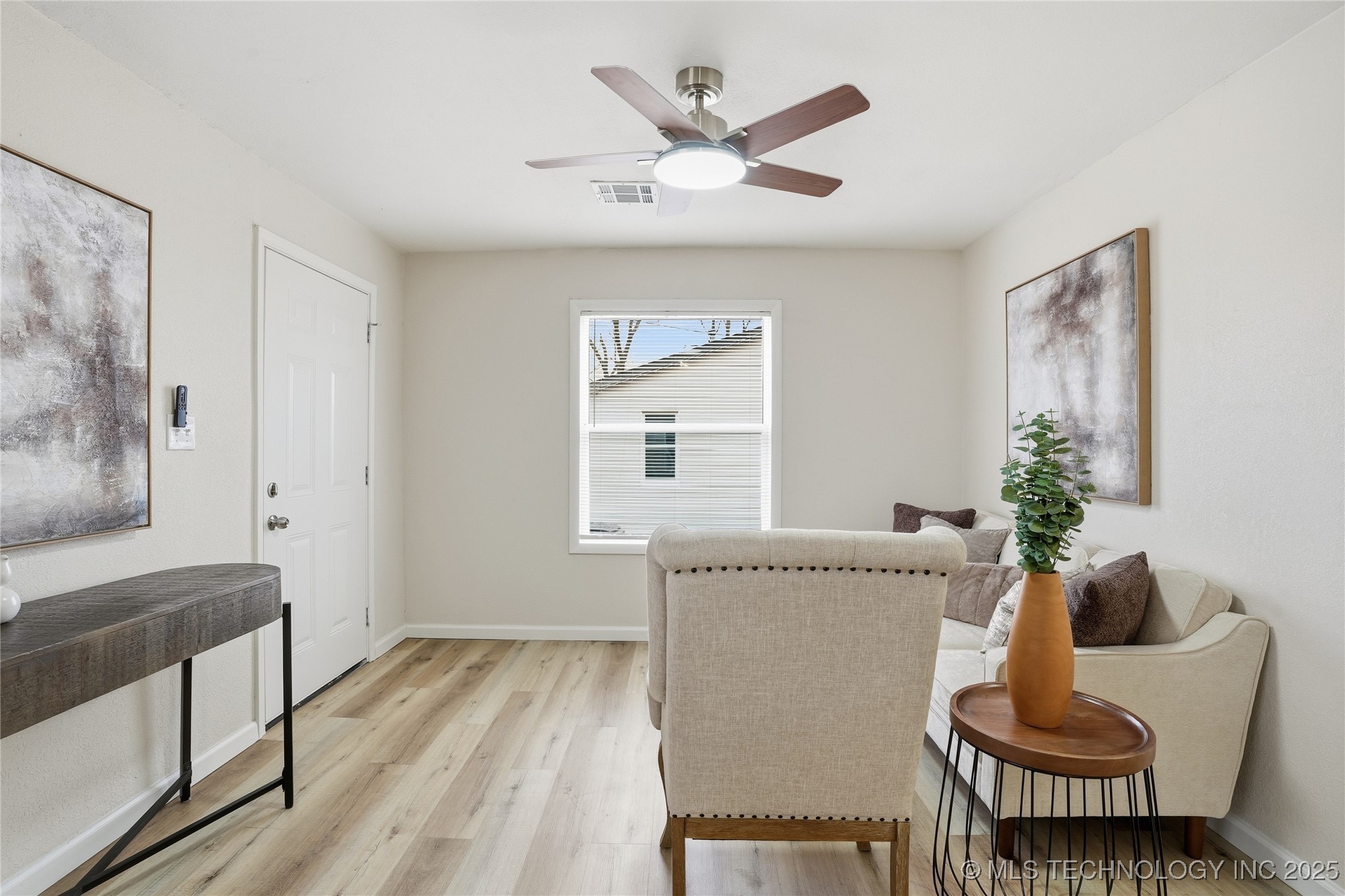 212 S Ash Street Property Photo 4