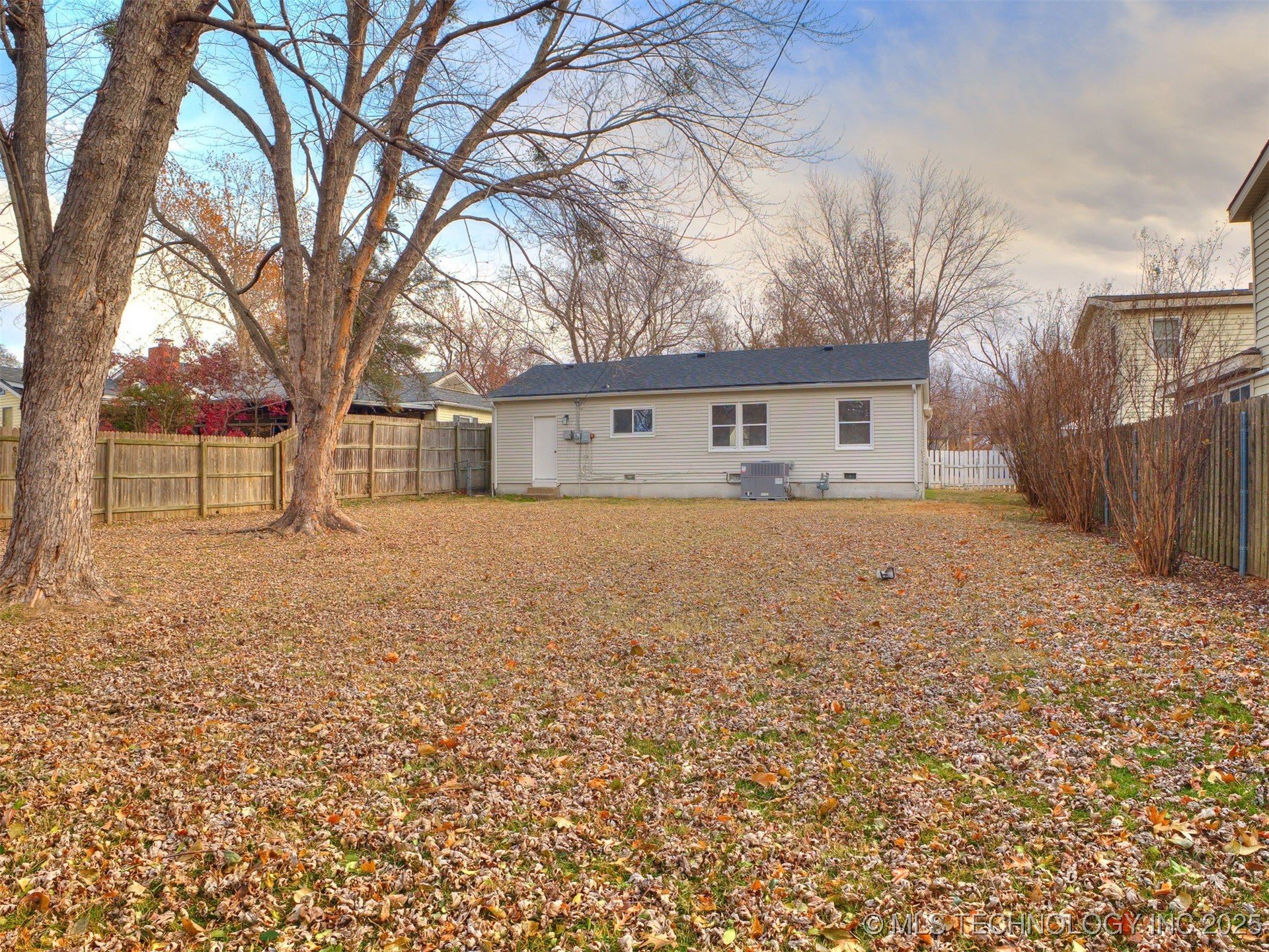 3242 S Marion Avenue Property Photo 4