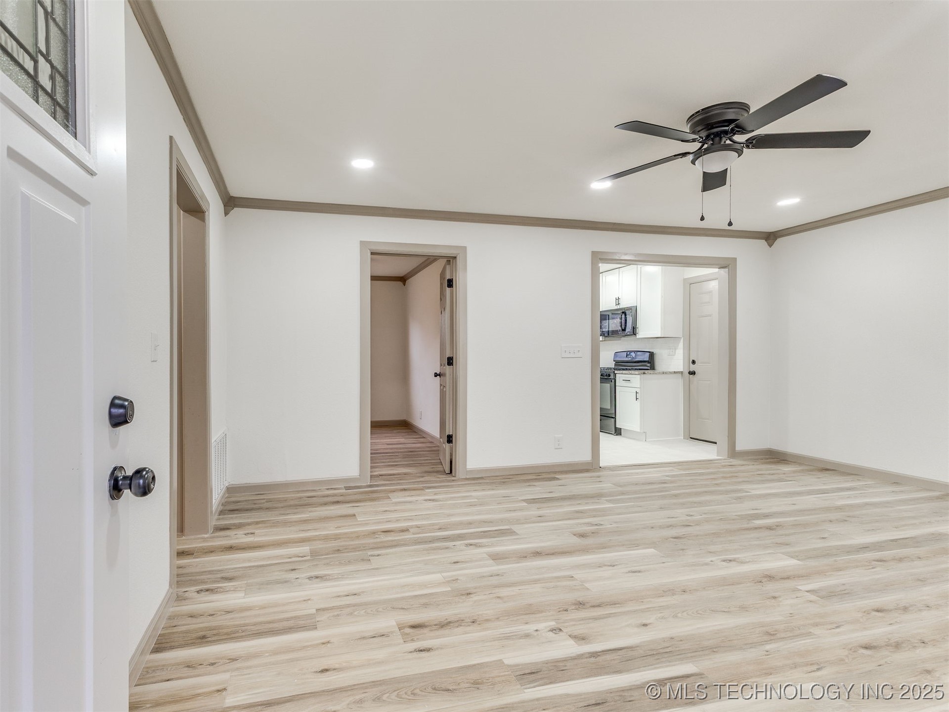 3242 S Marion Avenue Property Photo 9