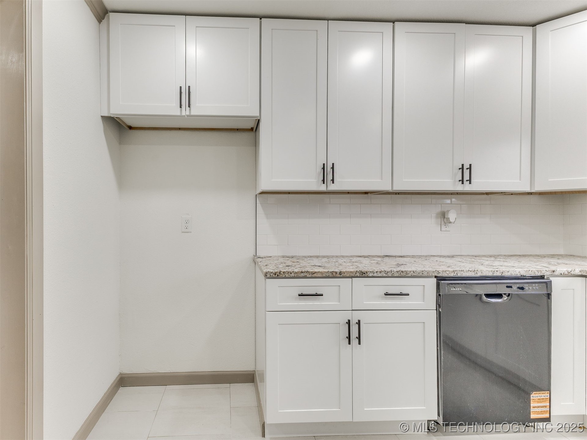 3242 S Marion Avenue Property Photo 12