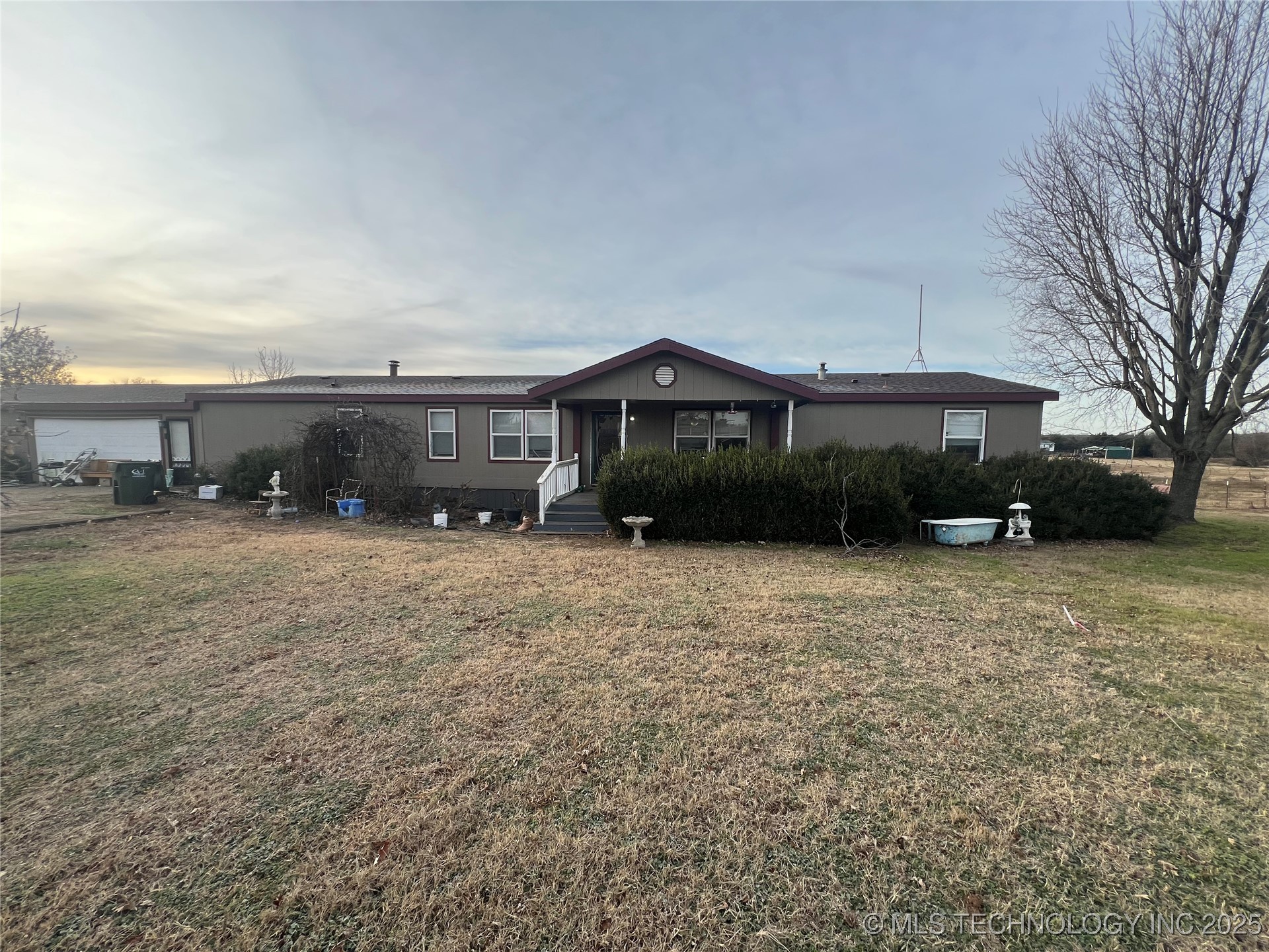 2550709 Property Photo 2