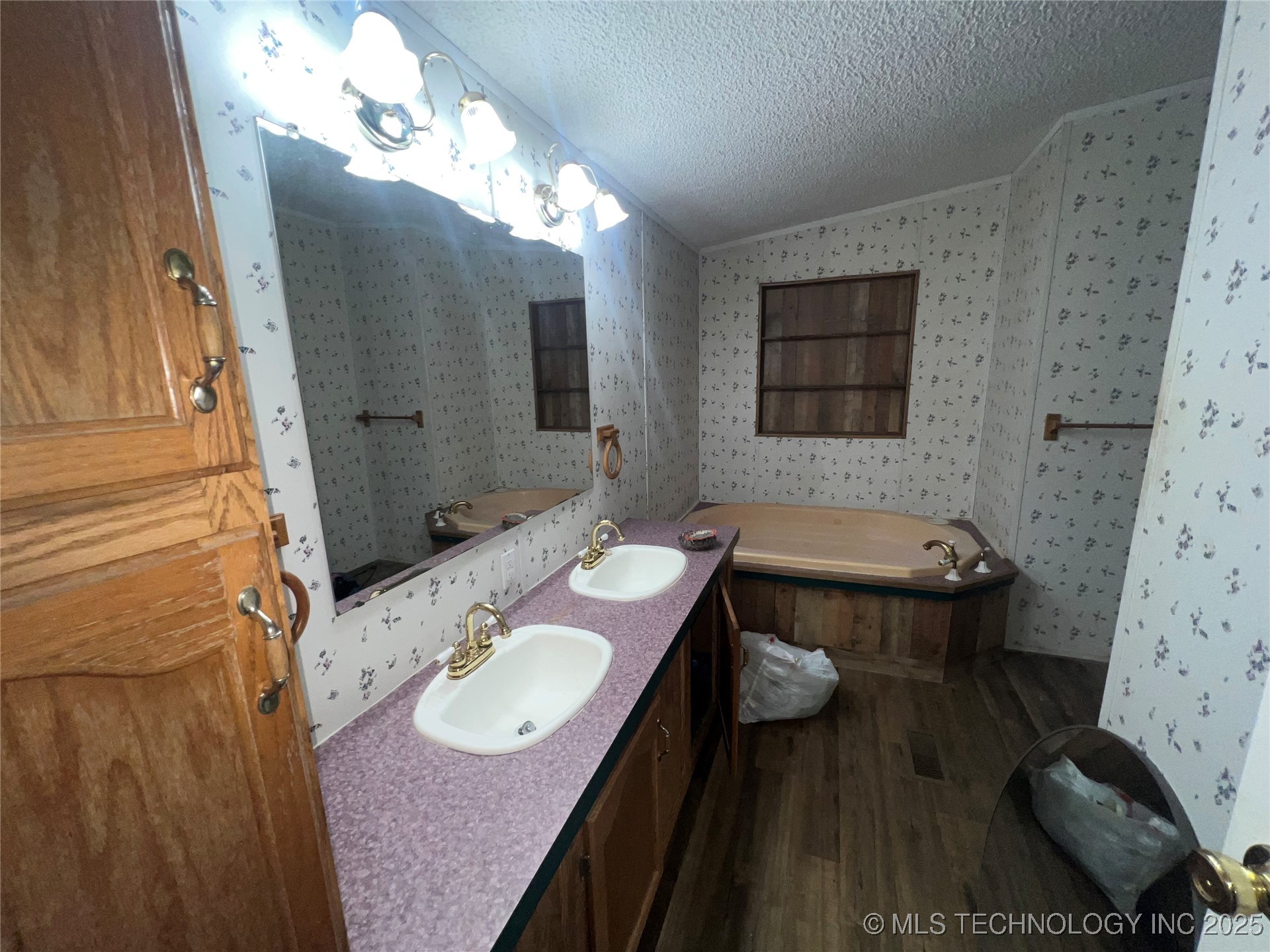 2550709 Property Photo 14