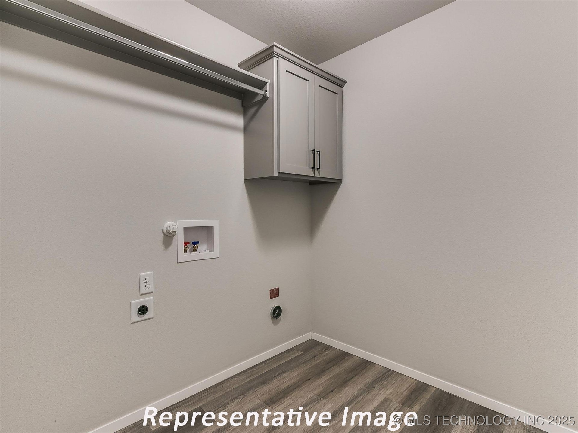 3442 E 153rd Street S Property Photo 8