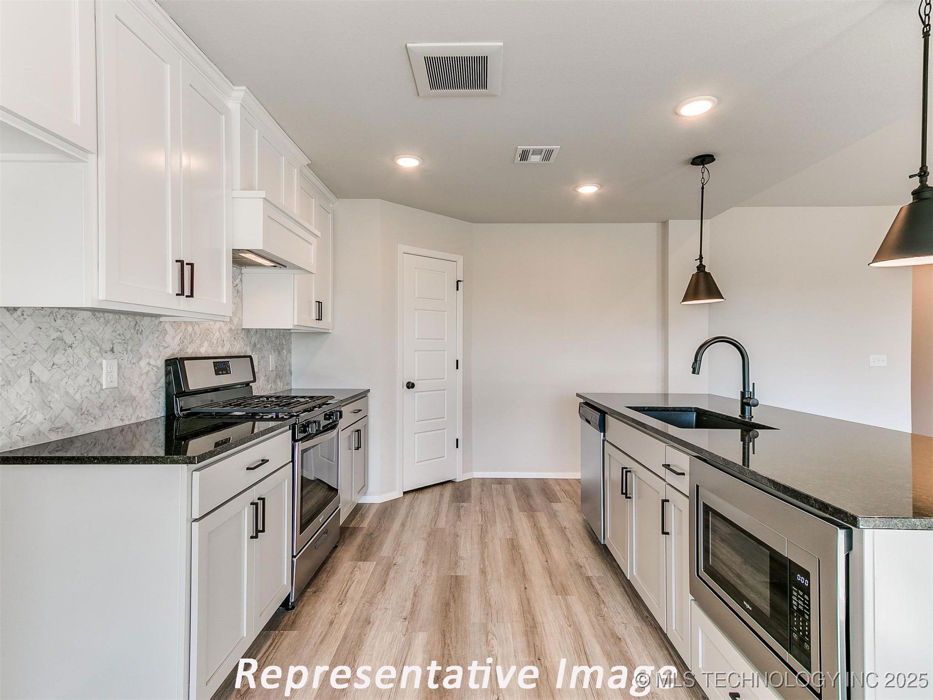 3442 E 153rd Street S Property Photo 13