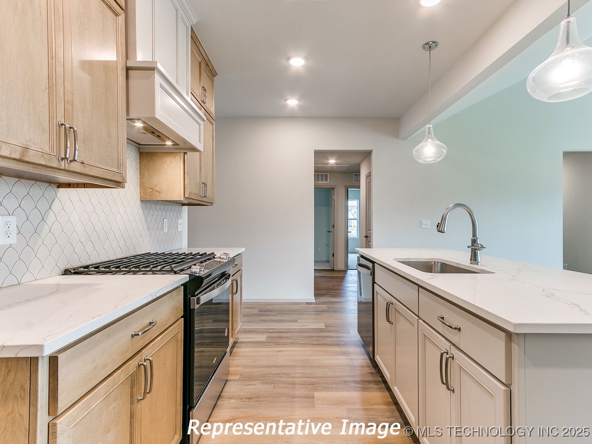 3421 E 153rd Street S Property Photo 9