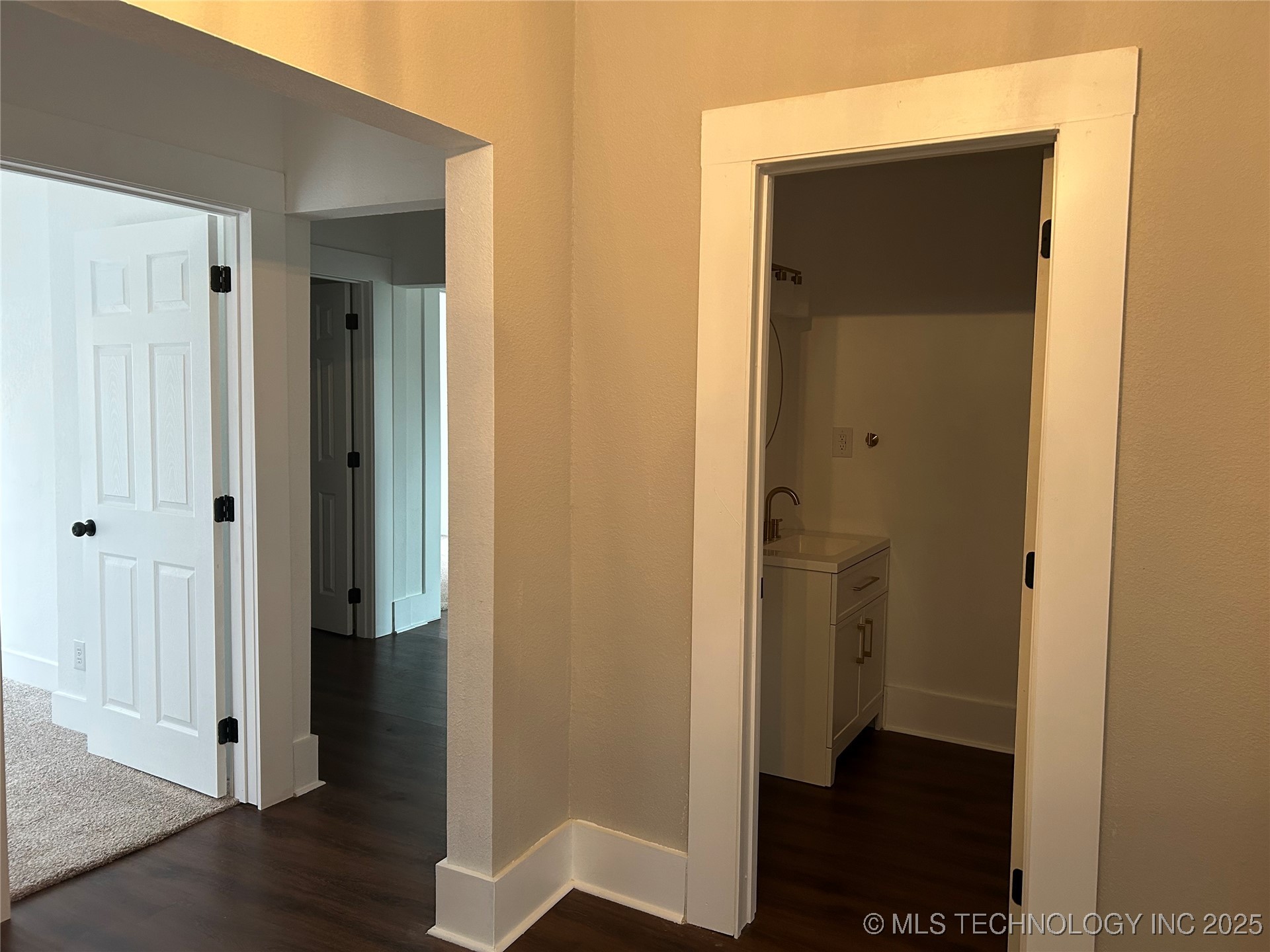 406 Creek Avenue Property Photo 3