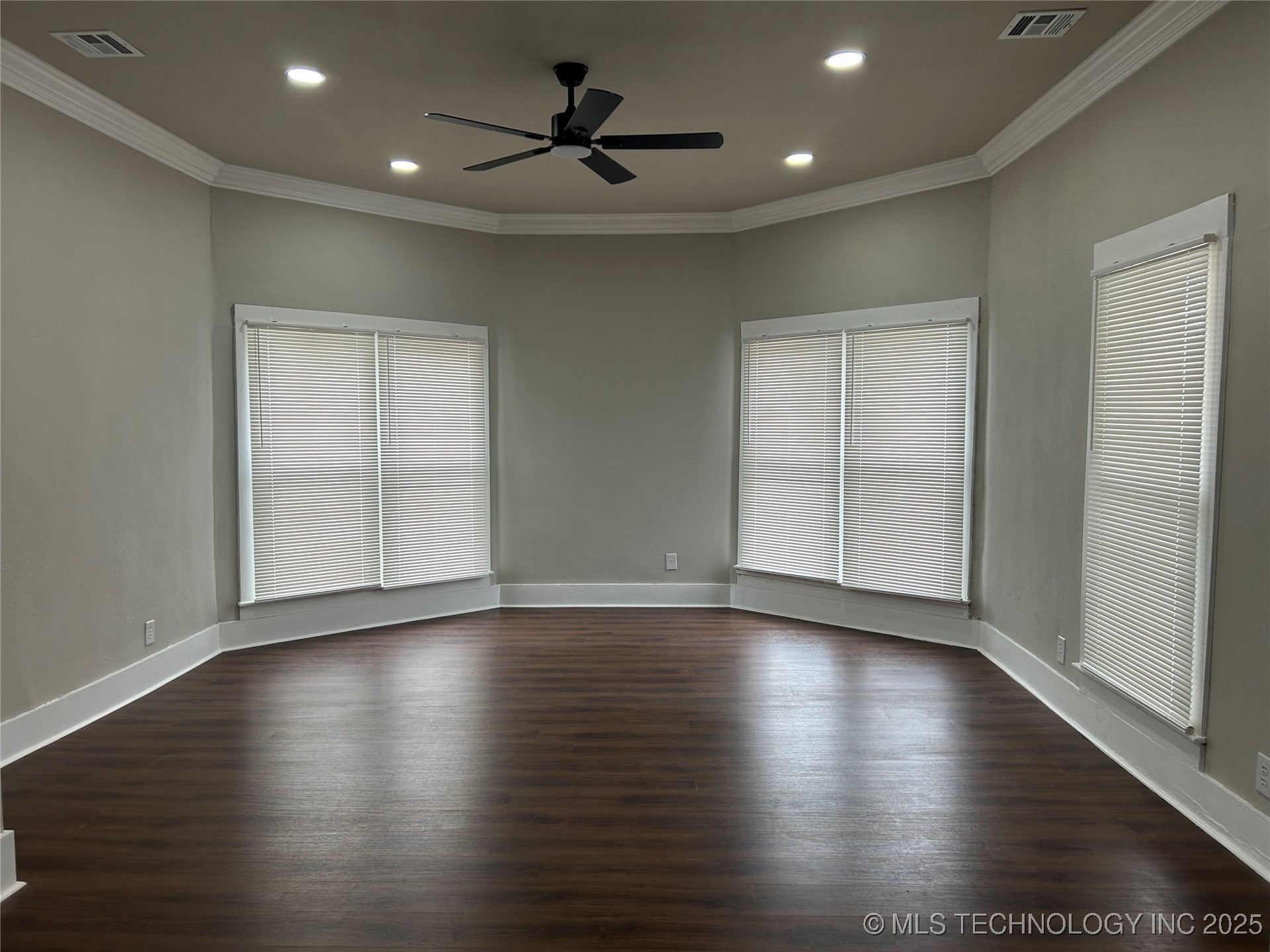 406 Creek Avenue Property Photo 4