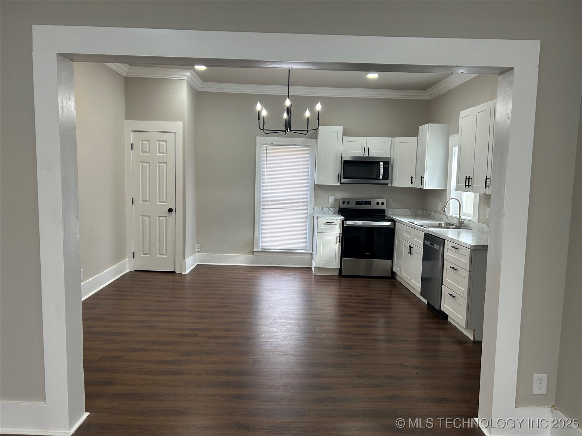 406 Creek Avenue Property Photo 8