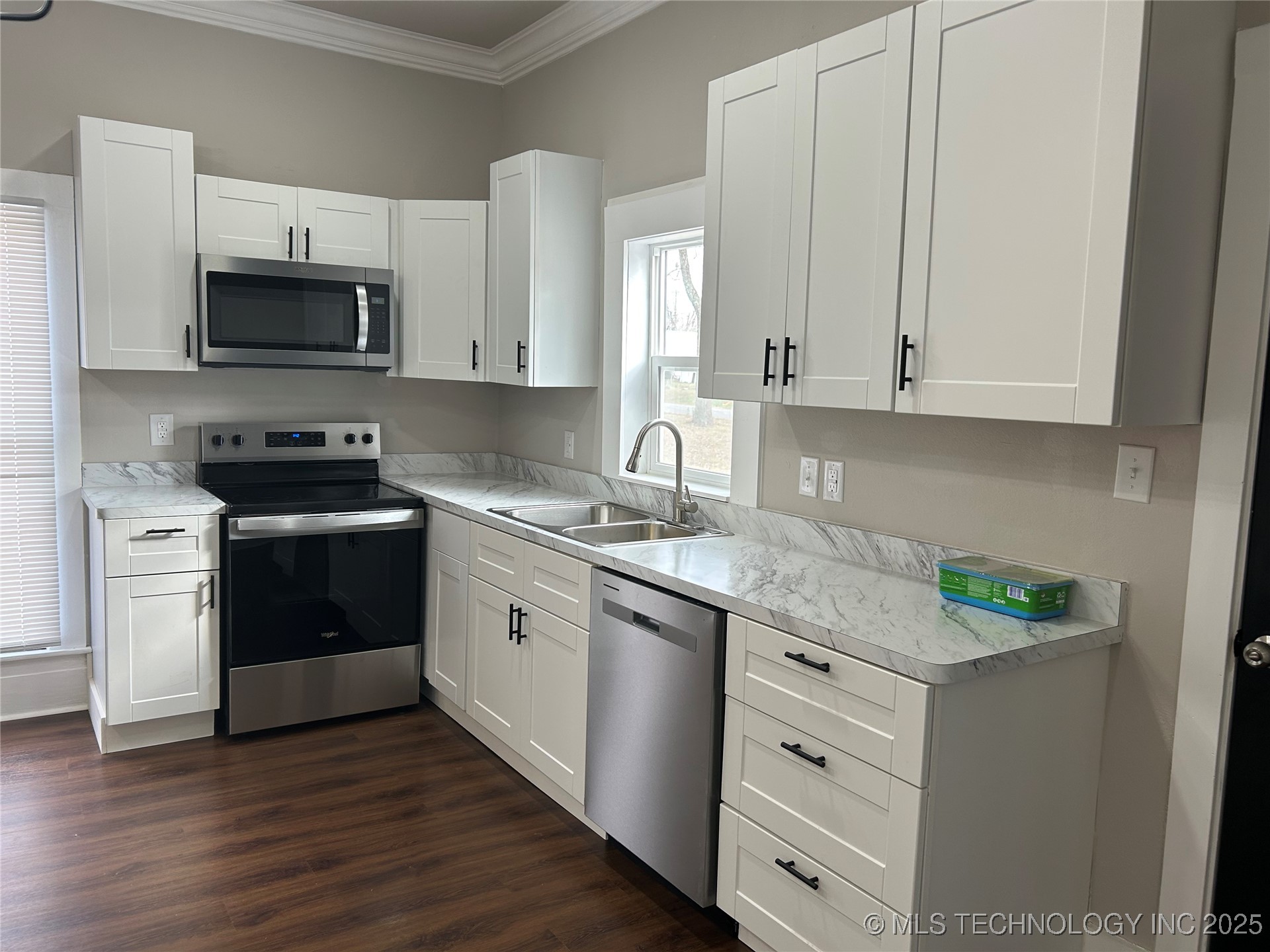 406 Creek Avenue Property Photo 9