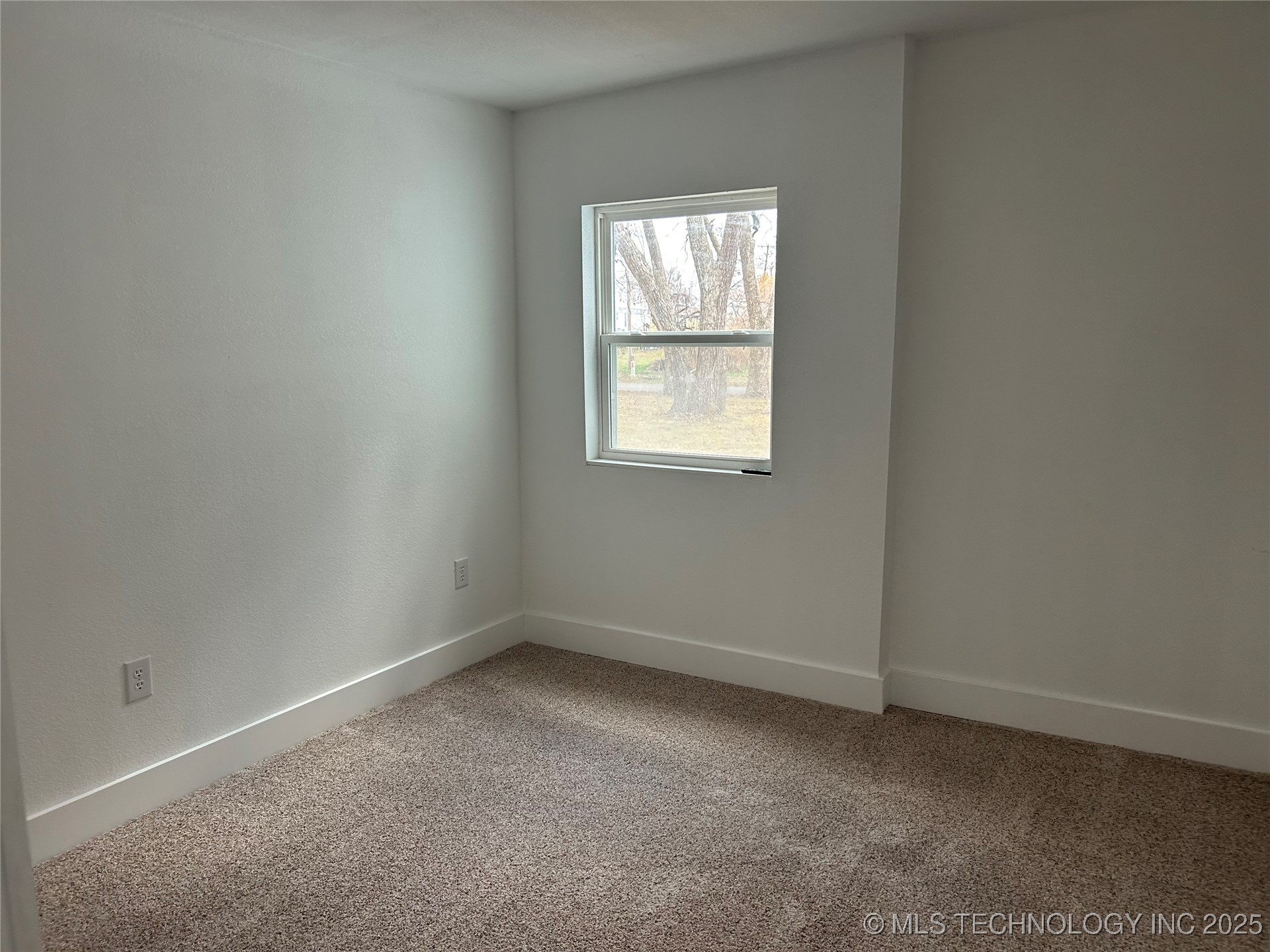 406 Creek Avenue Property Photo 14