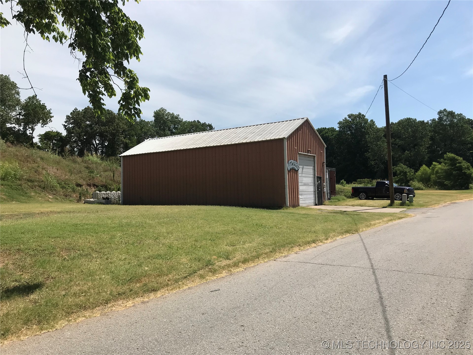 2410 W Admiral Boulevard Property Photo 3