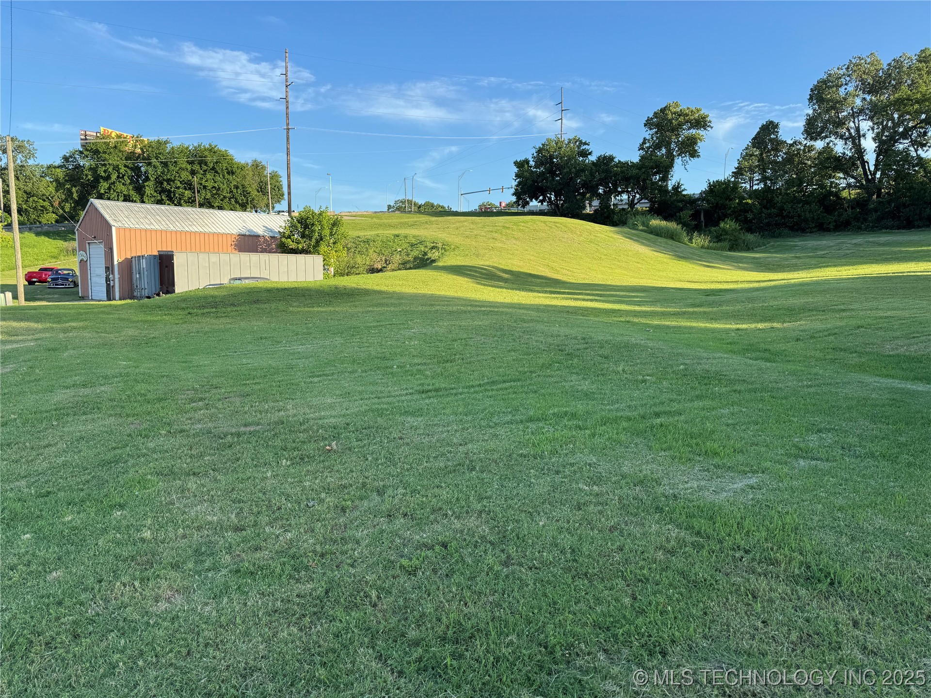 2410 W Admiral Boulevard Property Photo 5