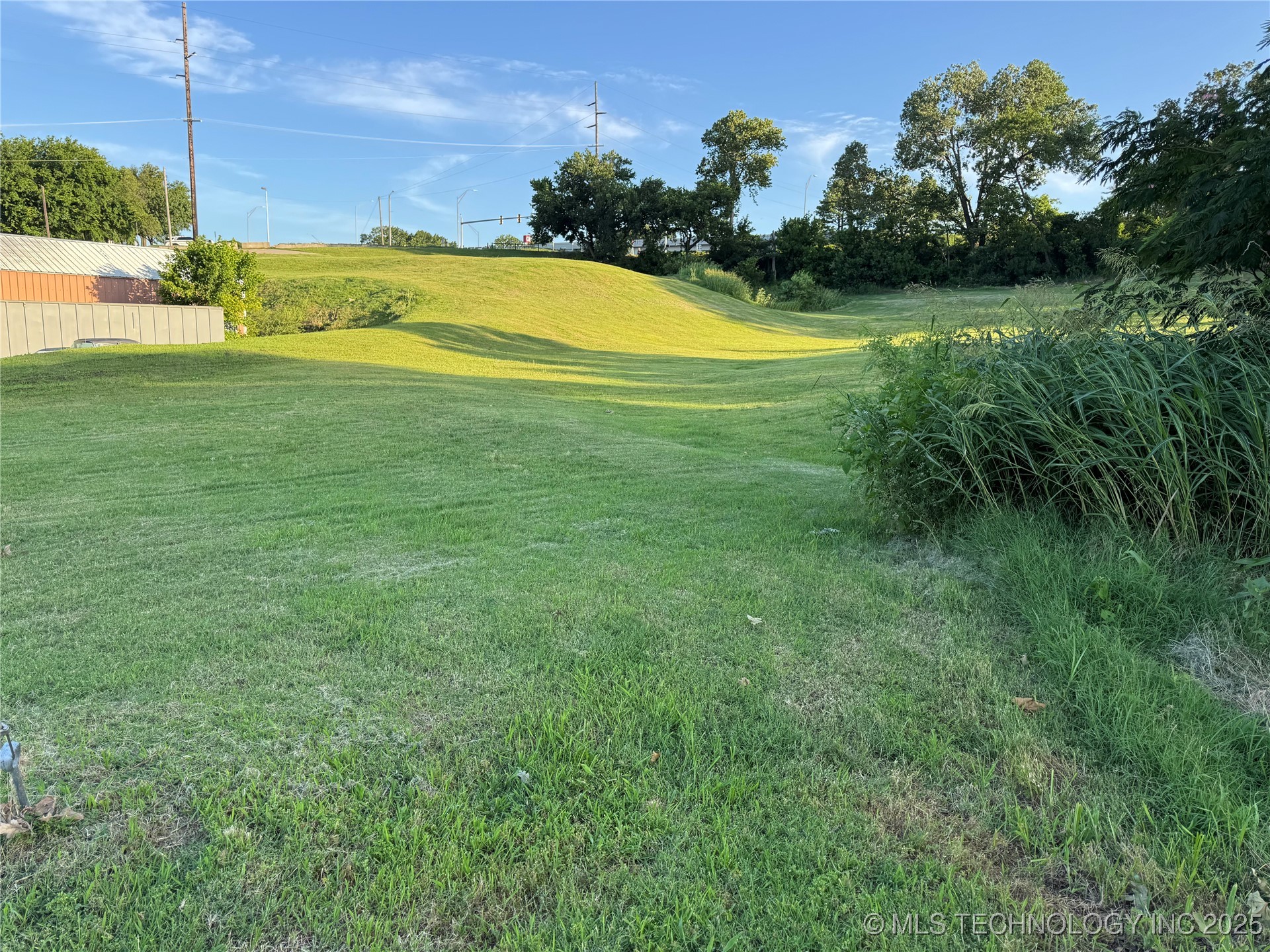 2410 W Admiral Boulevard Property Photo 6