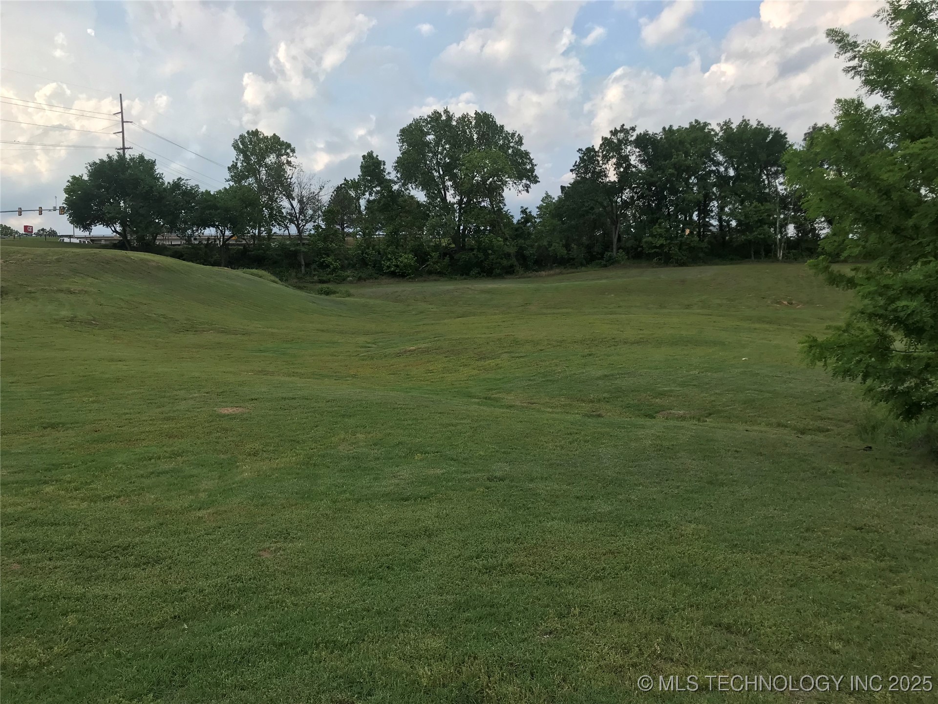 2410 W Admiral Boulevard Property Photo 8