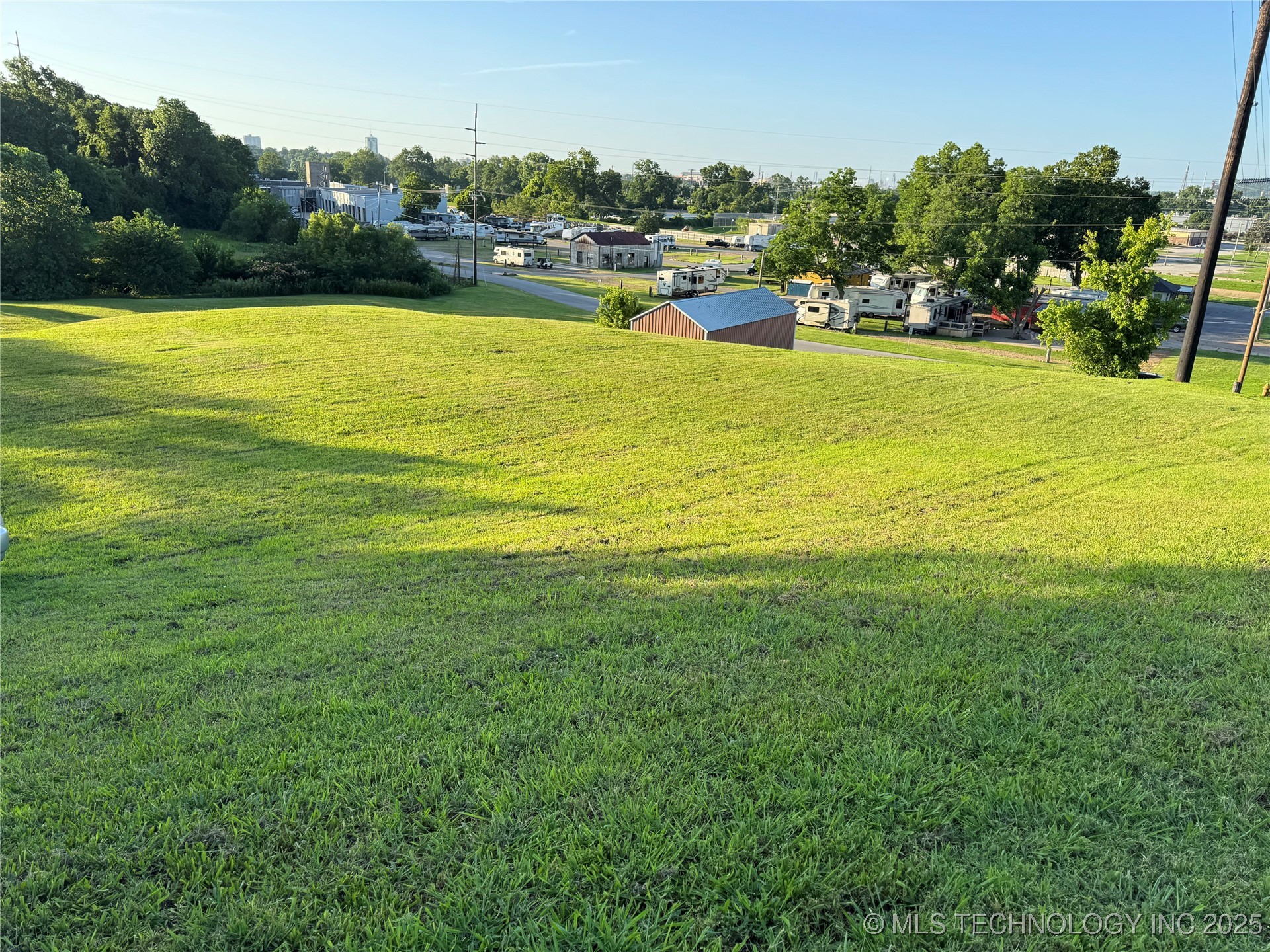 2410 W Admiral Boulevard Property Photo 9