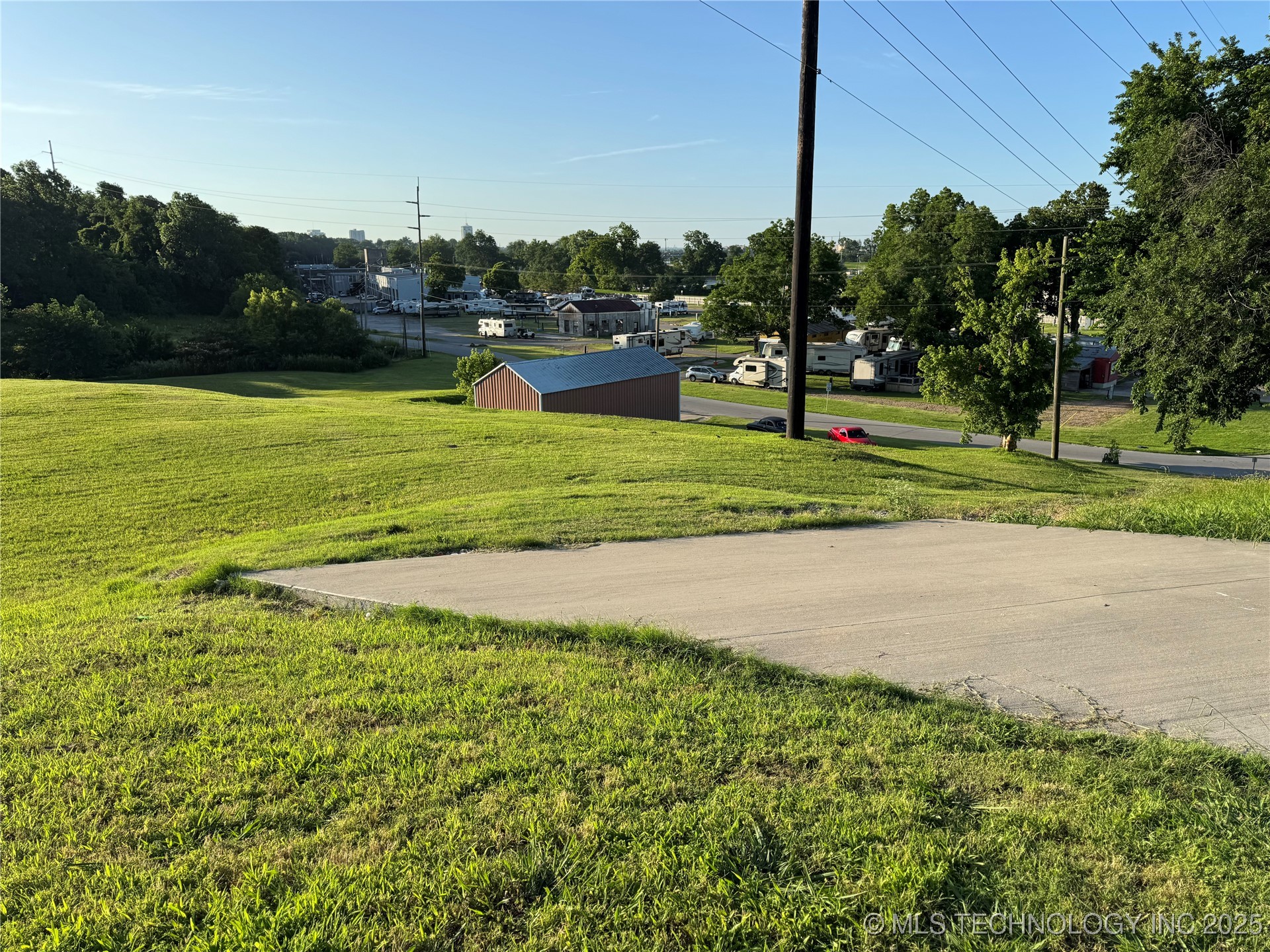 2410 W Admiral Boulevard Property Photo 10