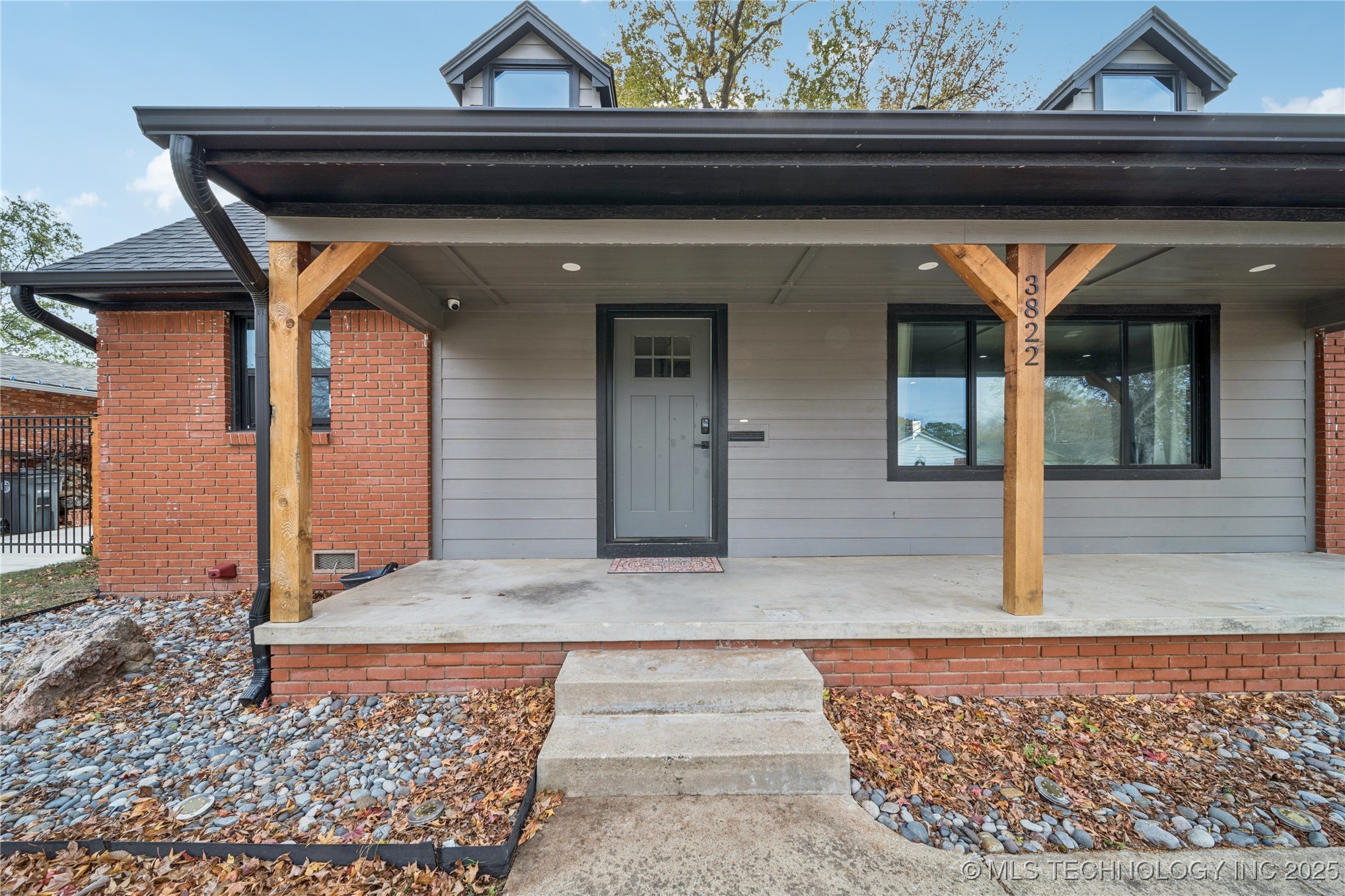 3822 E 56th Place Property Photo 4