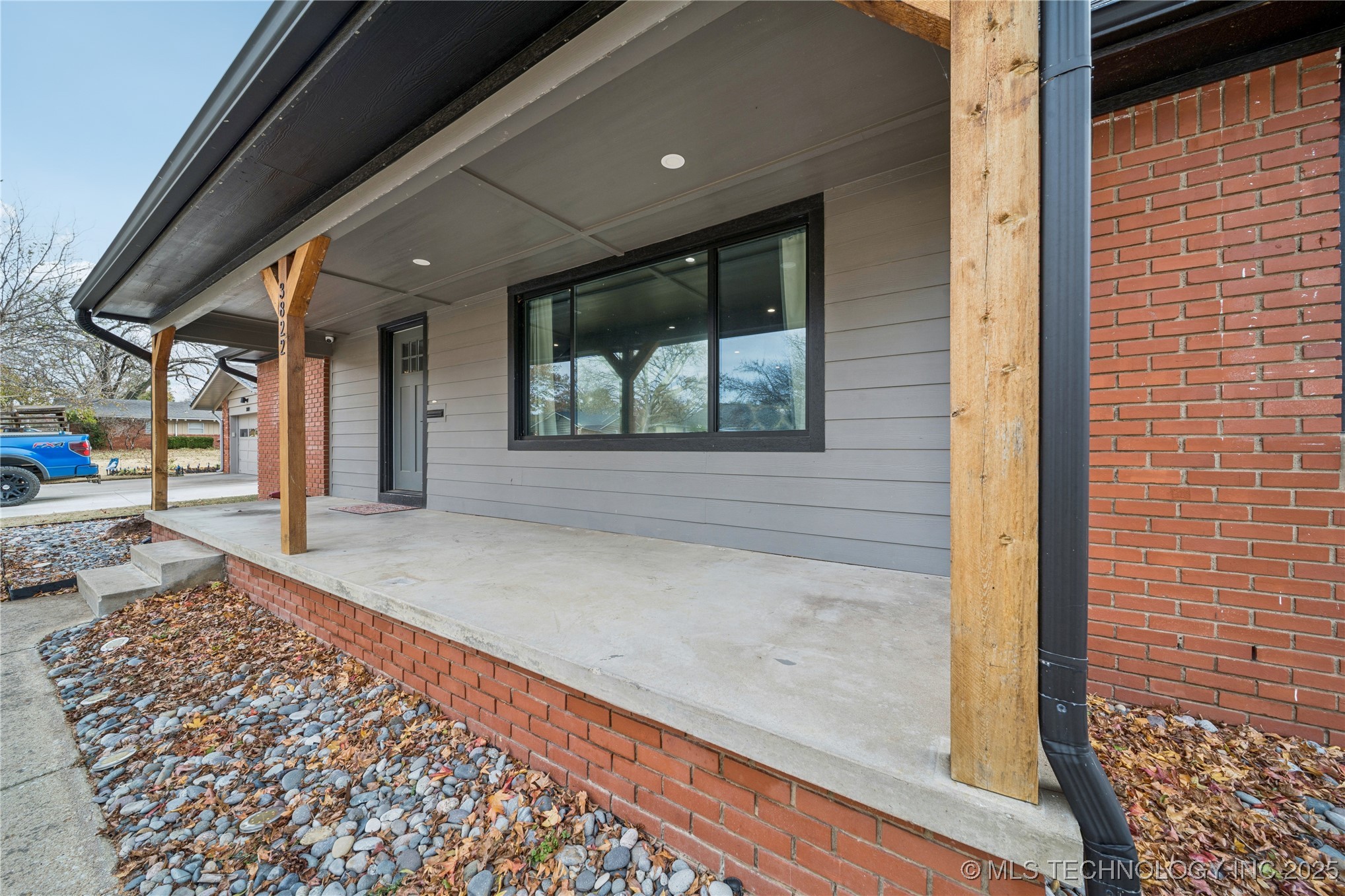 3822 E 56th Place Property Photo 5