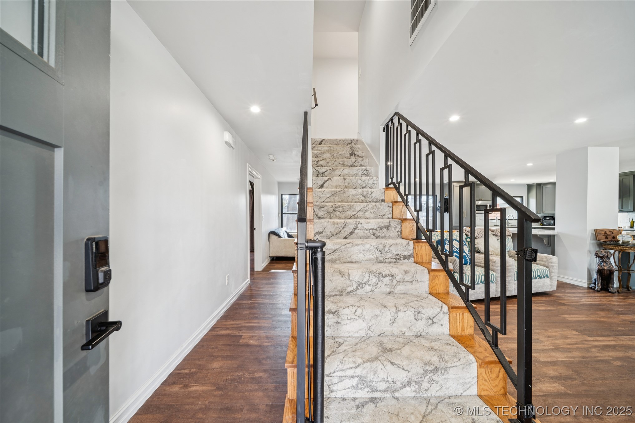 3822 E 56th Place Property Photo 6