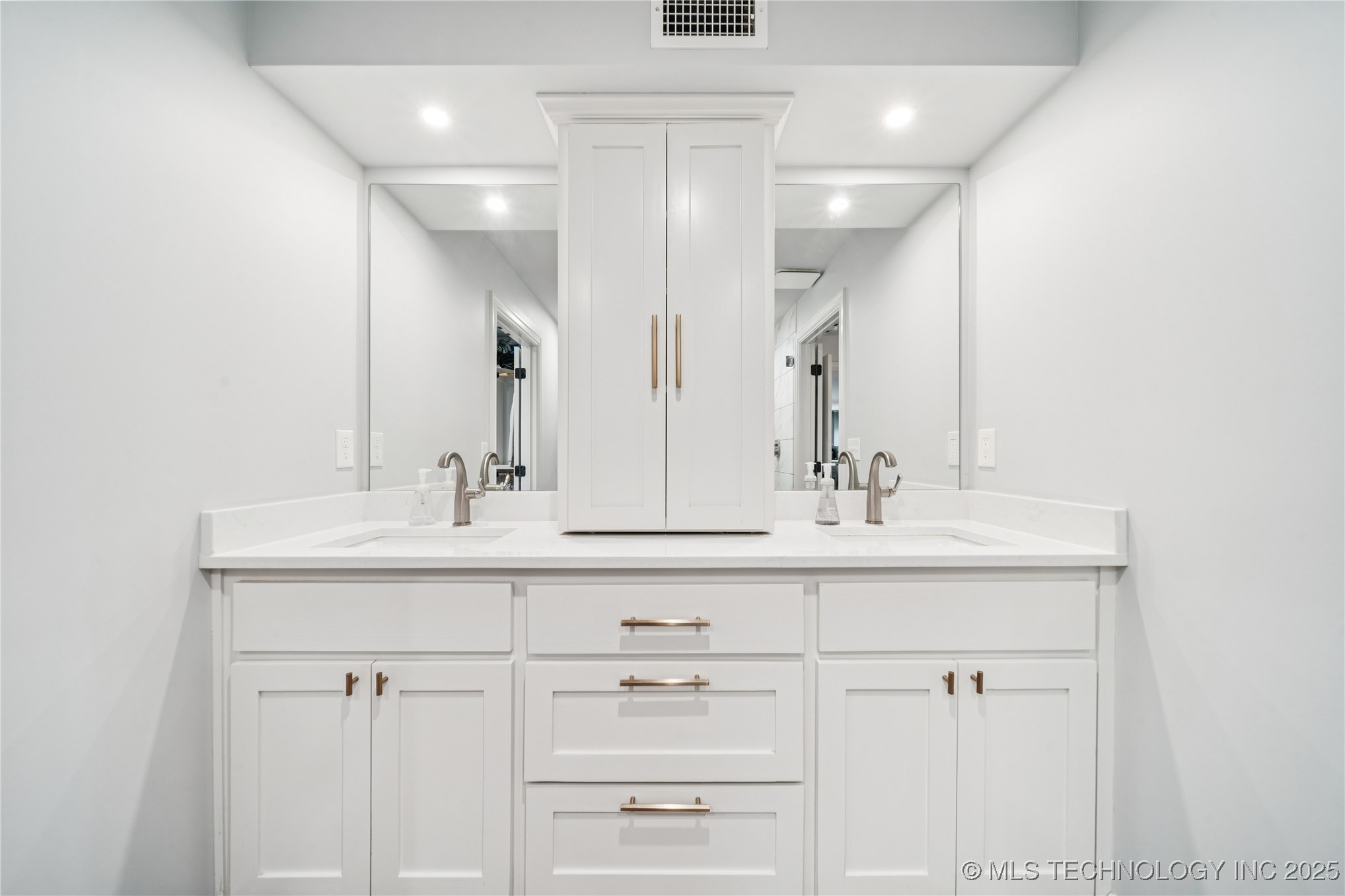 3822 E 56th Place Property Photo 23