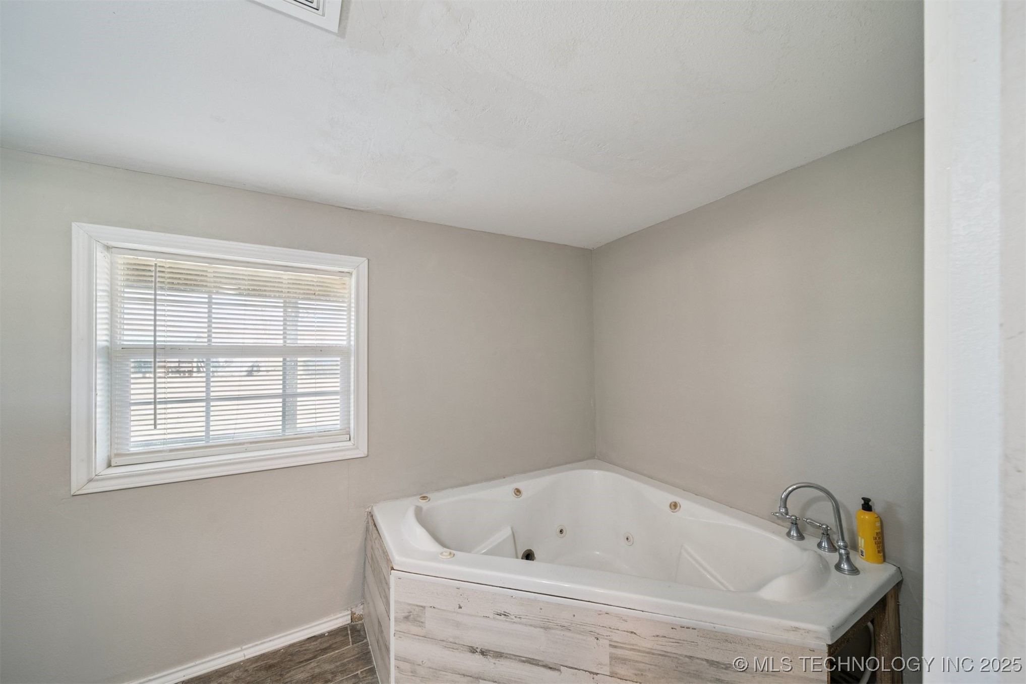 14507 S 49th West Avenue Property Photo 16