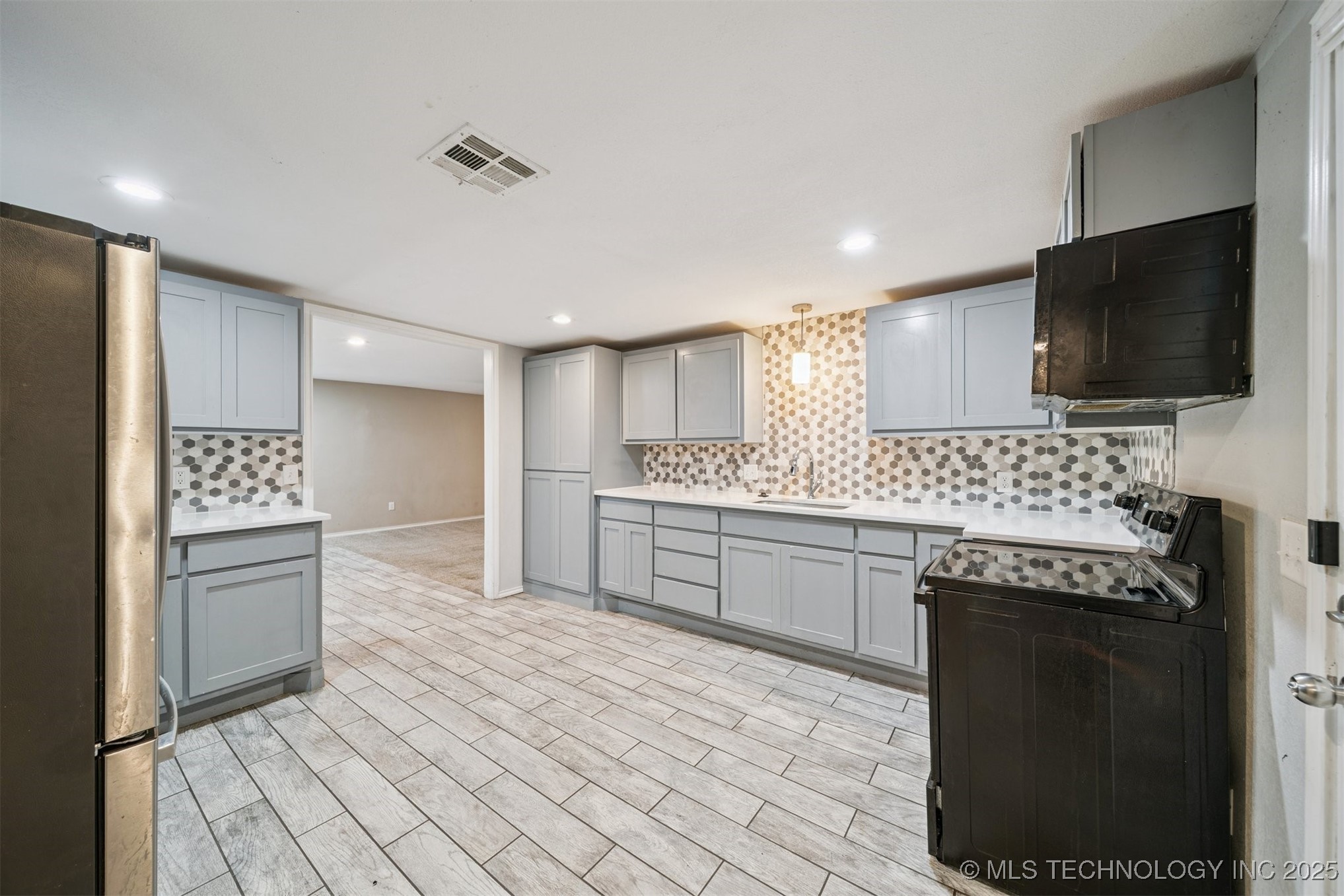 14507 S 49th West Avenue Property Photo 18