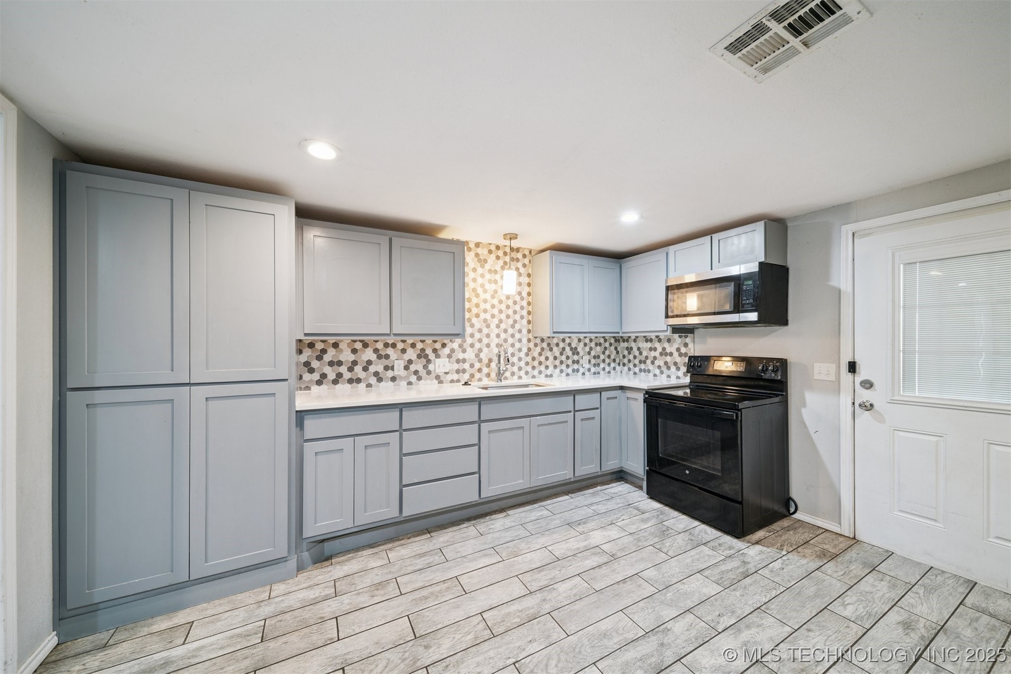 14507 S 49th West Avenue Property Photo 20