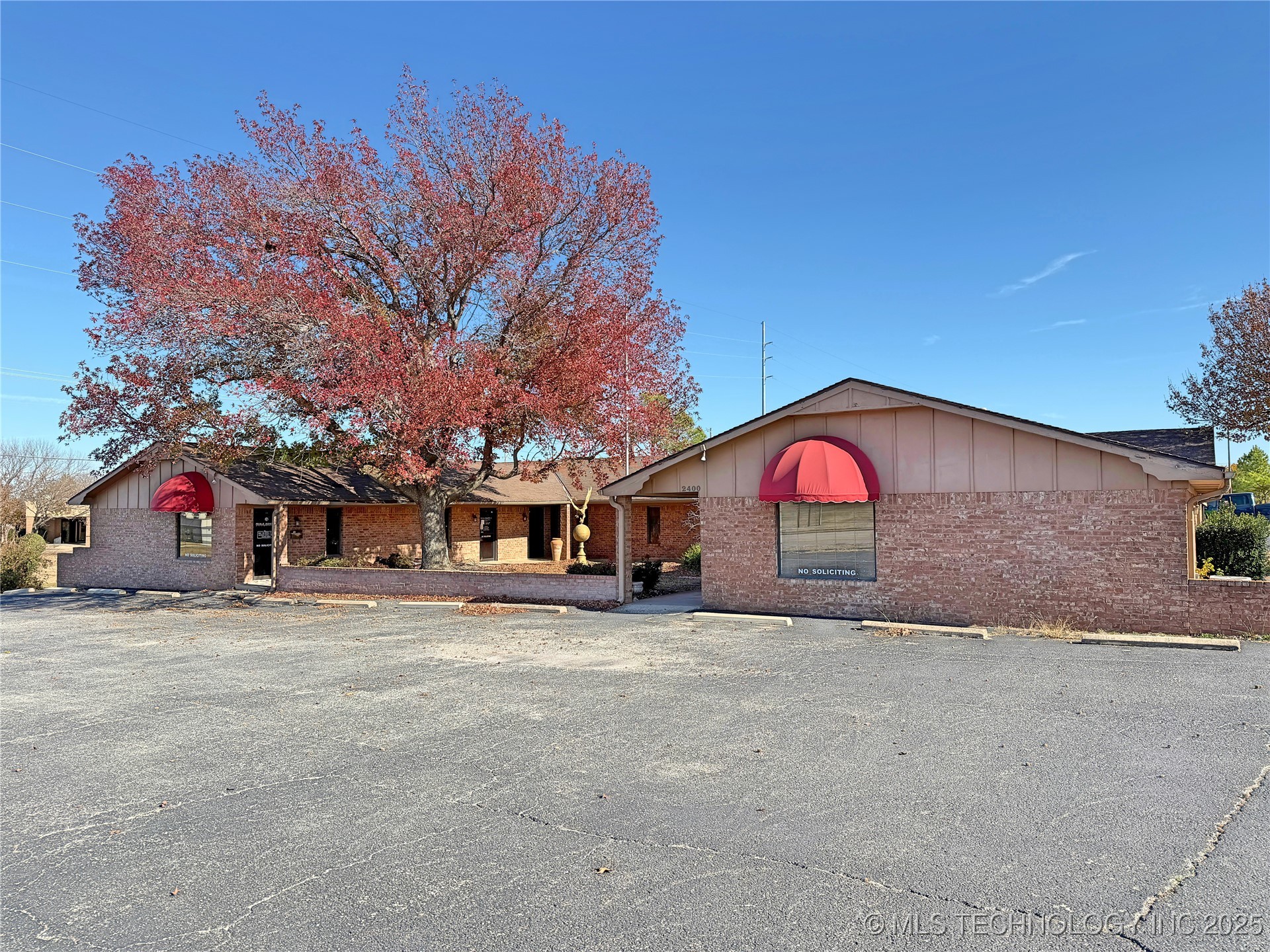 2400 N Commerce Street Property Photo 2