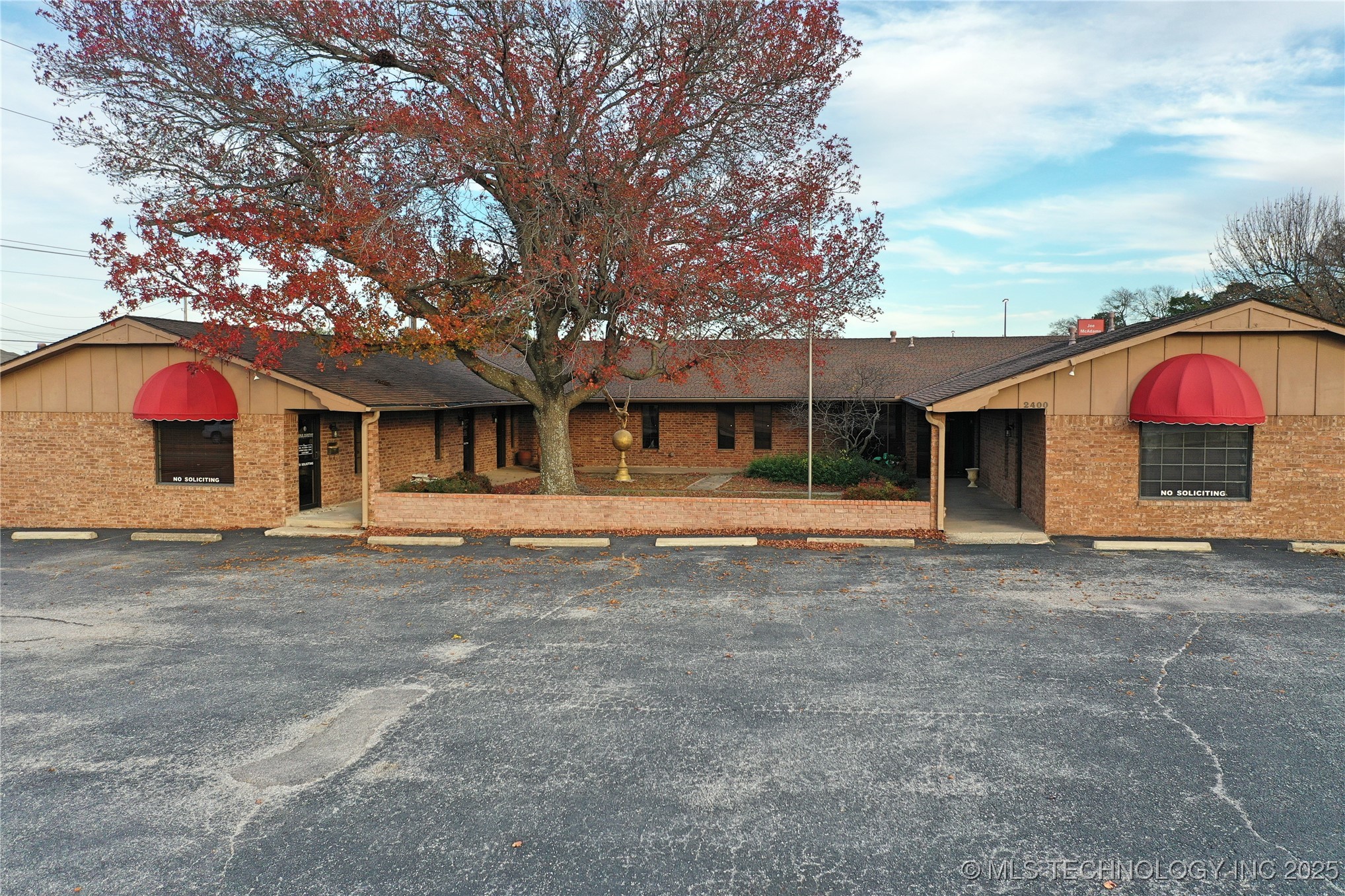 2400 N Commerce Street Property Photo 3