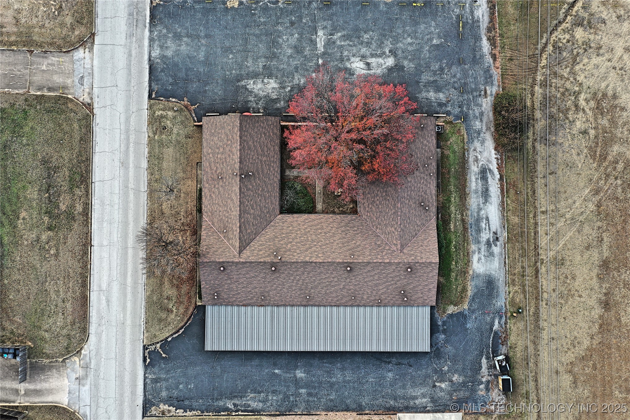 2400 N Commerce Street Property Photo 4